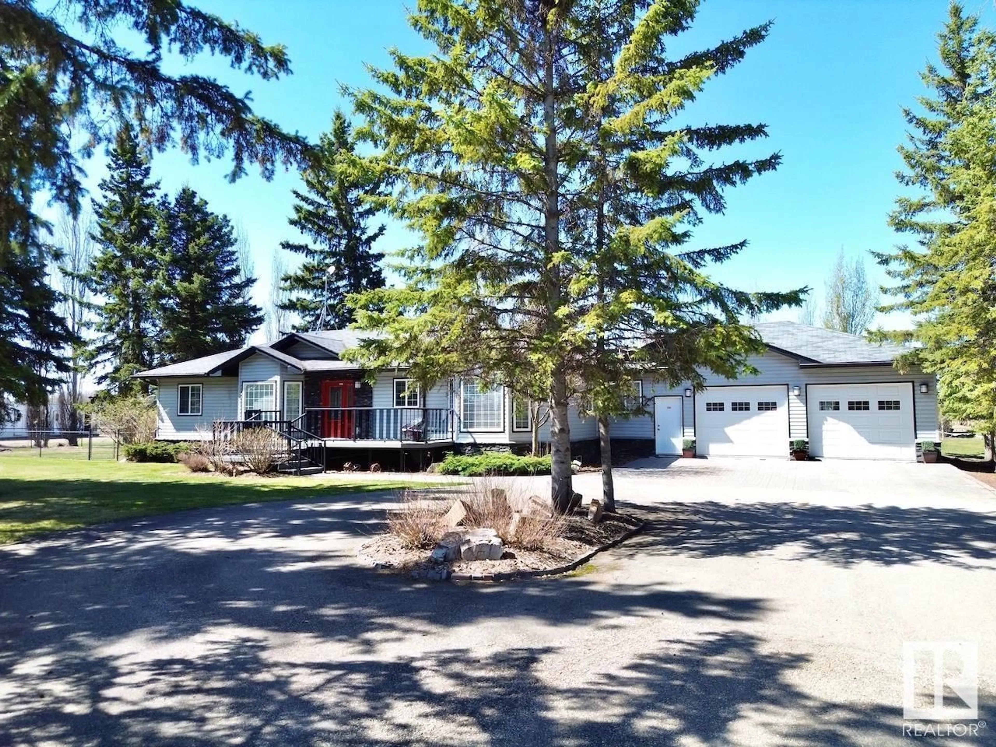 A pic from outside/outdoor area/front of a property/back of a property/a pic from drone, street for 673078 RANGE ROAD 185, Rural Athabasca County Alberta T0A1V0