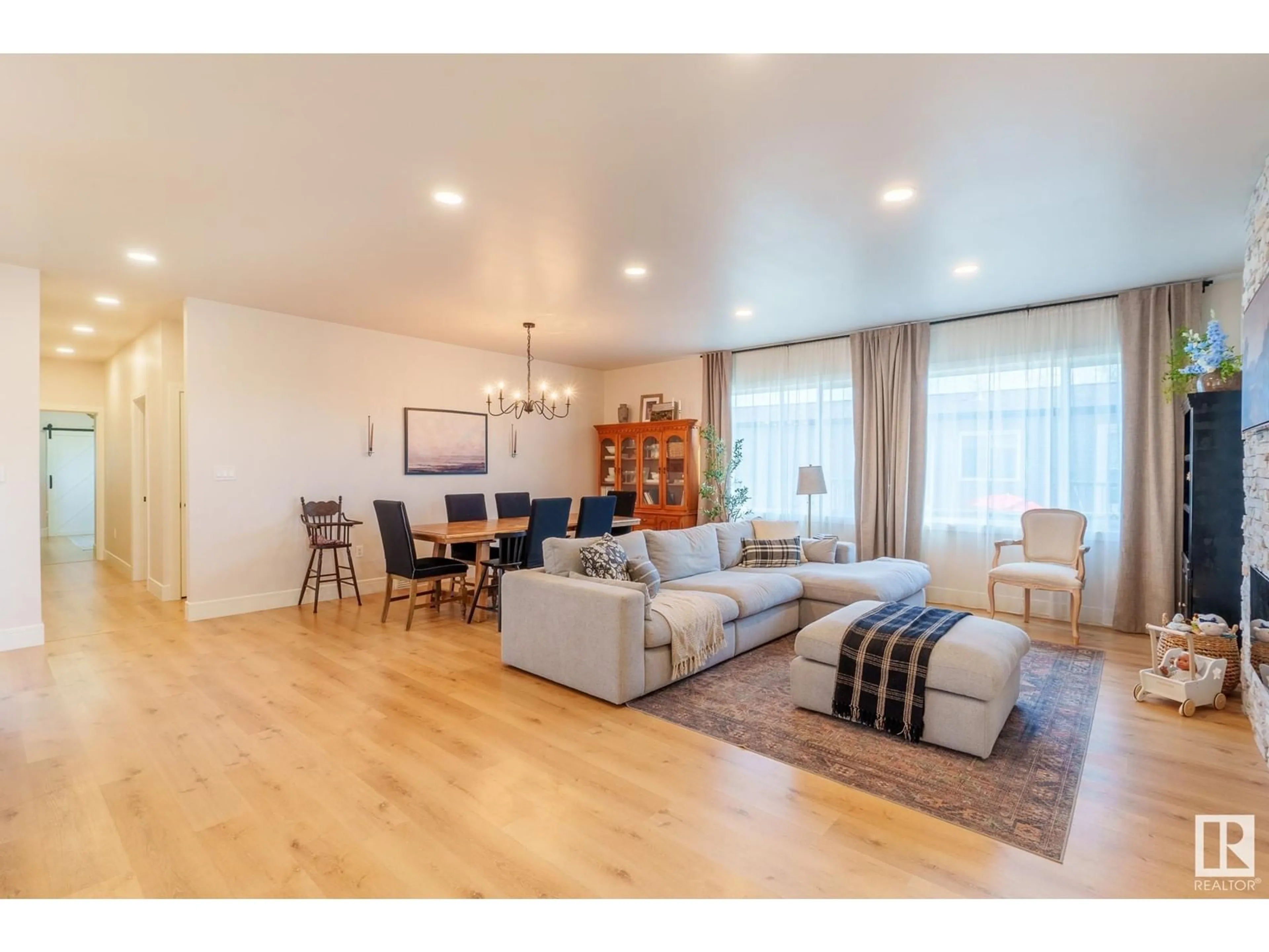 Living room with furniture, wood/laminate floor for 16 5220 44 AVE, Calmar Alberta T0C0V0