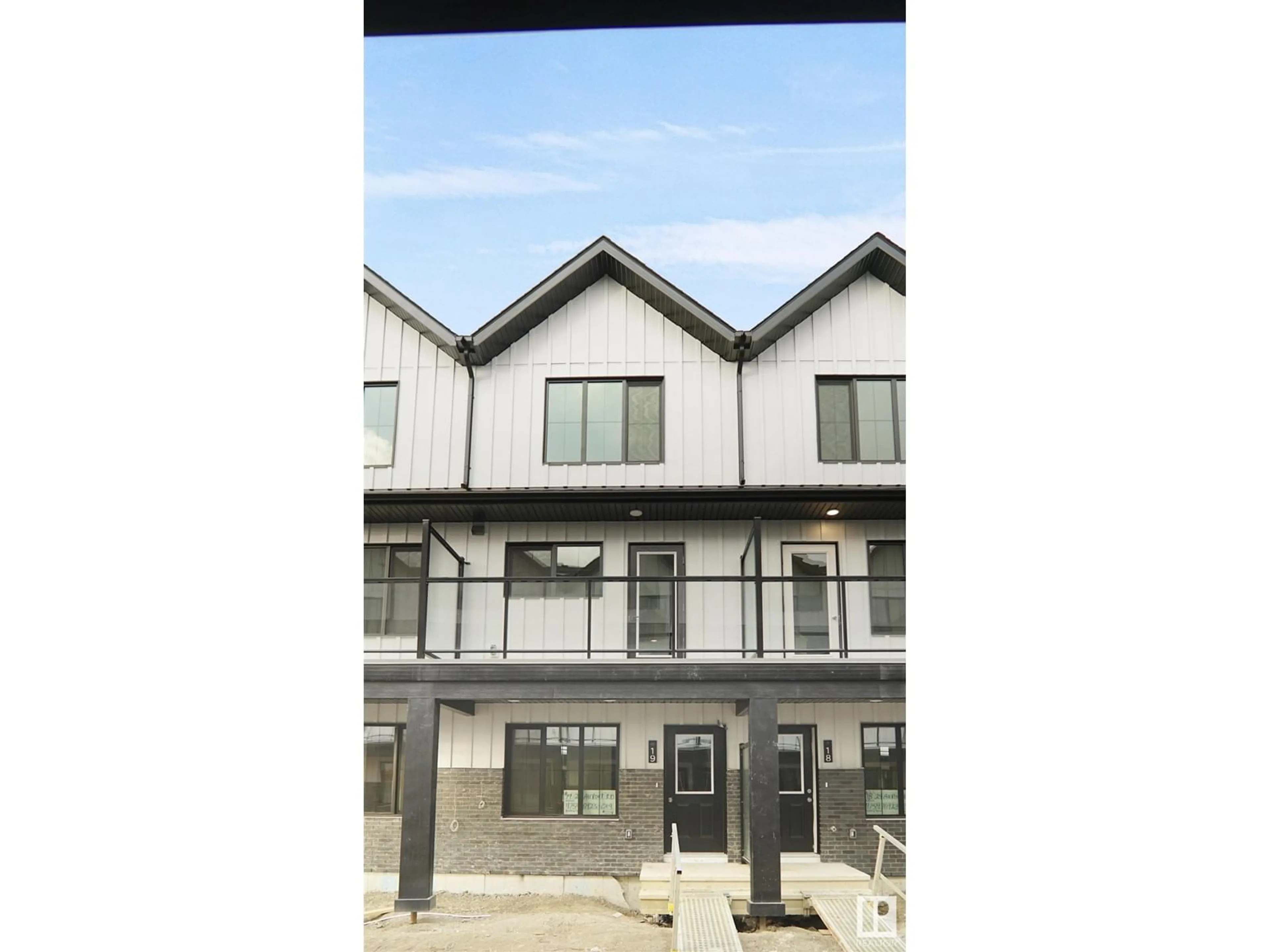 A pic from outside/outdoor area/front of a property/back of a property/a pic from drone, unknown for 29 - 19 AIRPORT RD, Edmonton Alberta T5G2P9