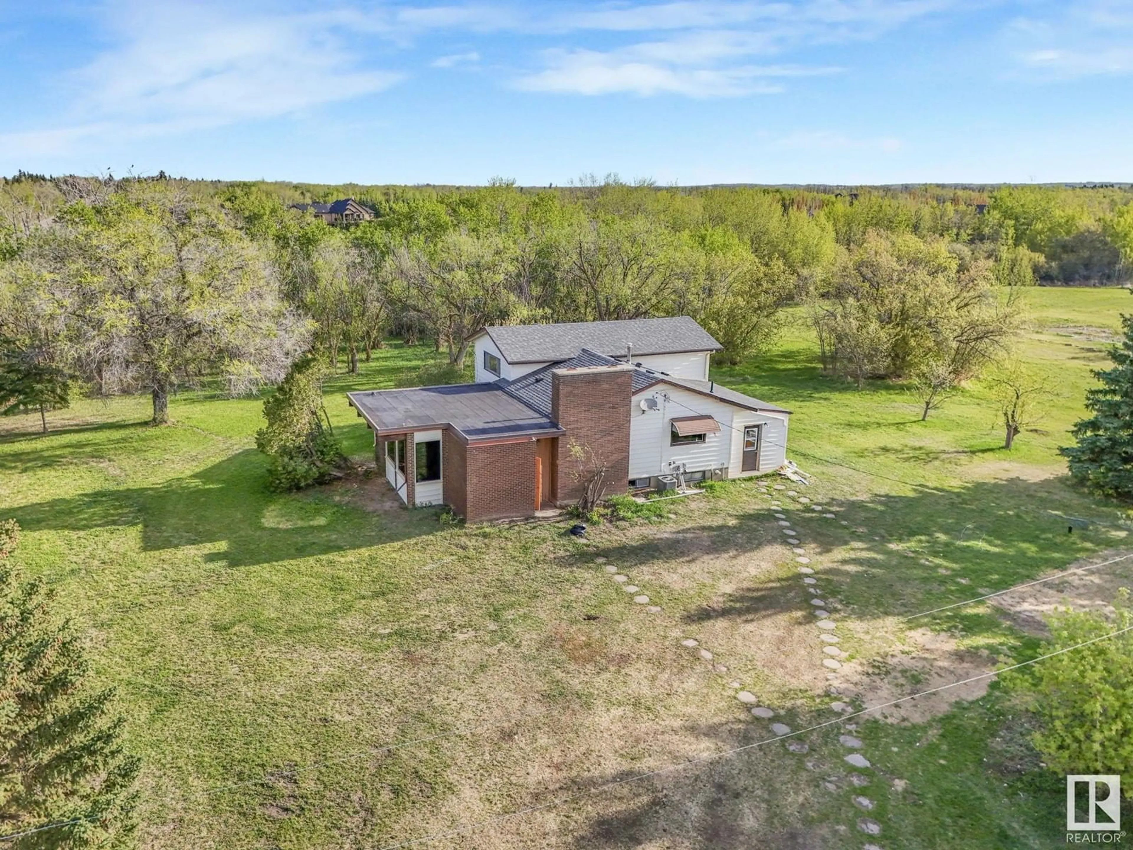 A pic from outside/outdoor area/front of a property/back of a property/a pic from drone, building for 53003 RGE ROAD 223, Rural Strathcona County Alberta T8E2M3