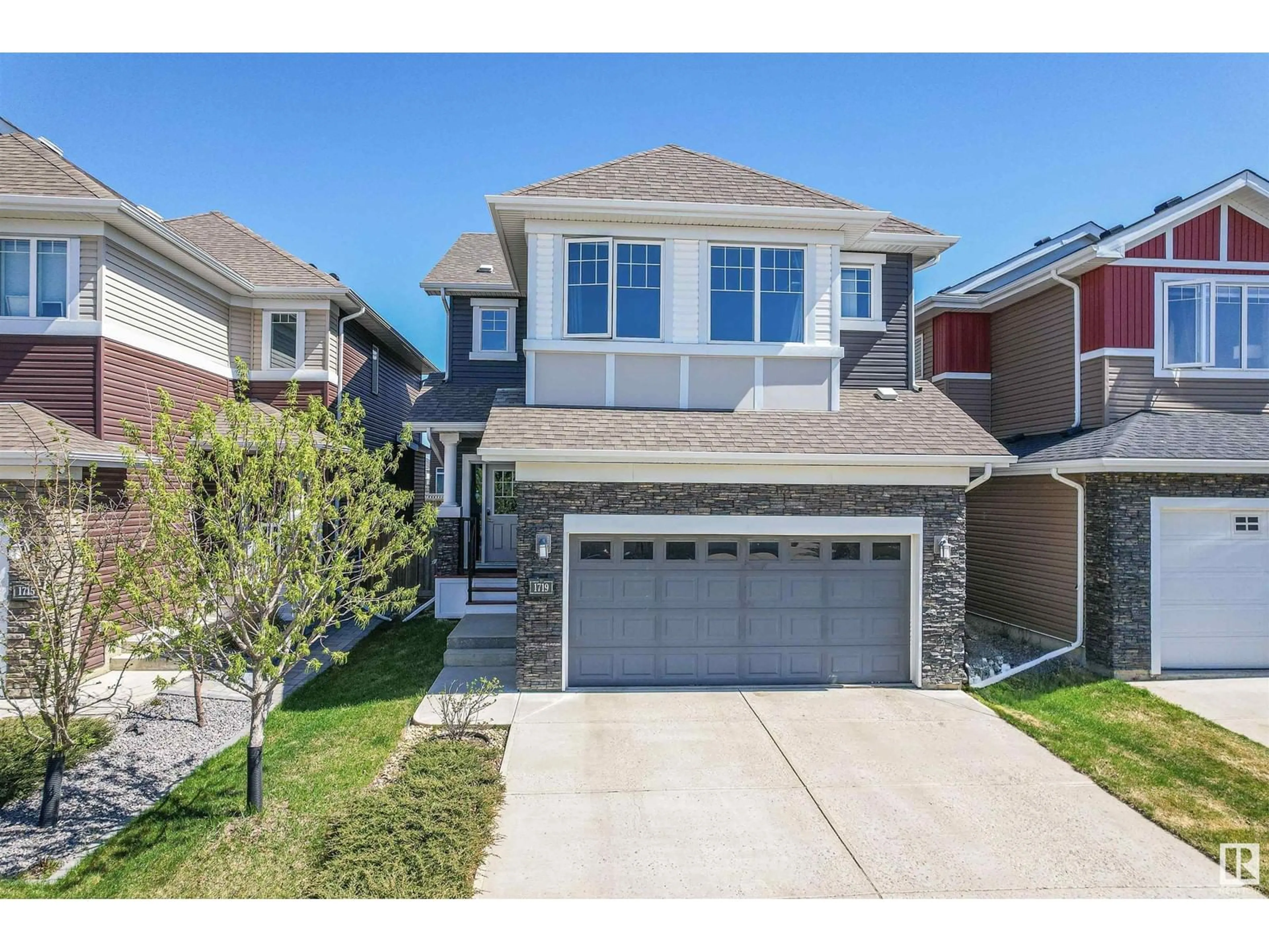 Home with vinyl exterior material, street for 1719 164 ST, Edmonton Alberta T6W3P6