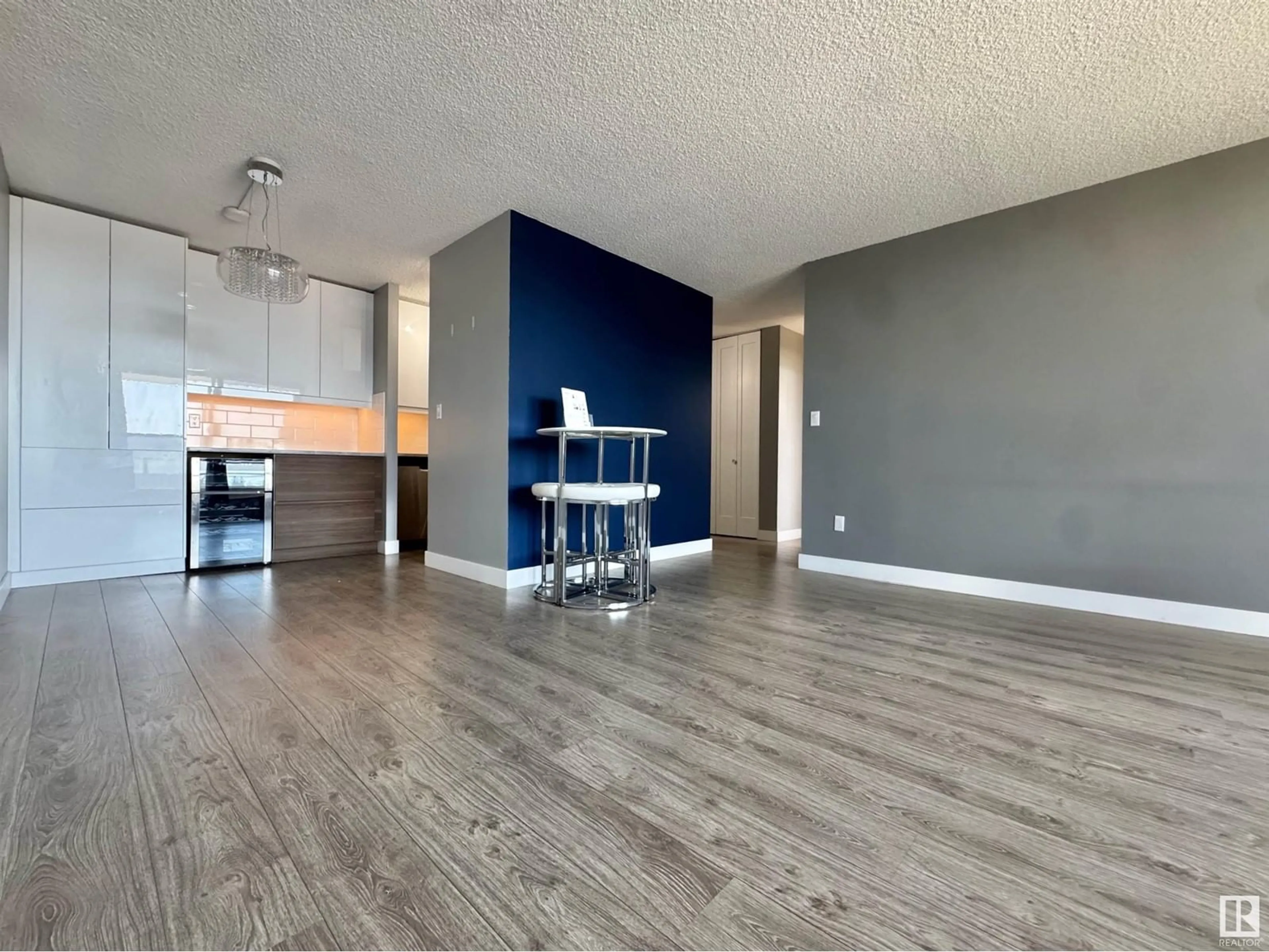 A pic of a room for #401 - 13910 STONY PLAIN RD, Edmonton Alberta T5N3R2