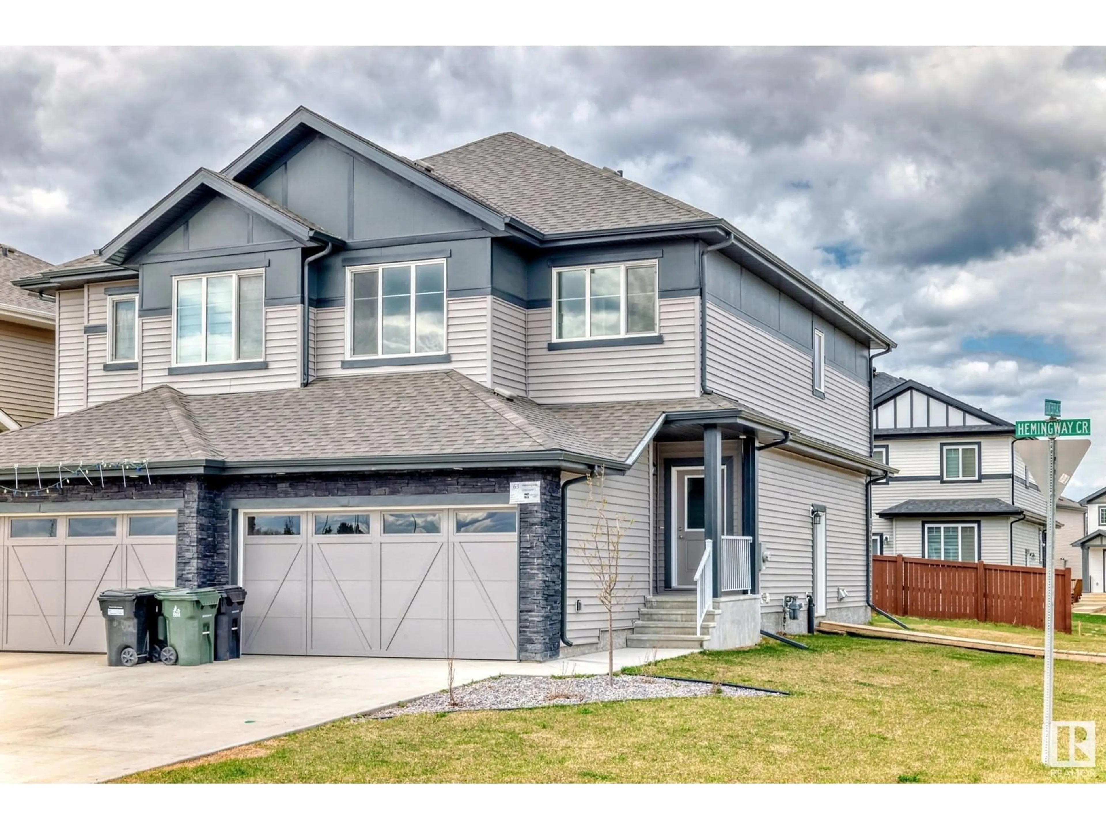 Home with vinyl exterior material, street for 63 HEMINGWAY CR, Spruce Grove Alberta T7X2L6