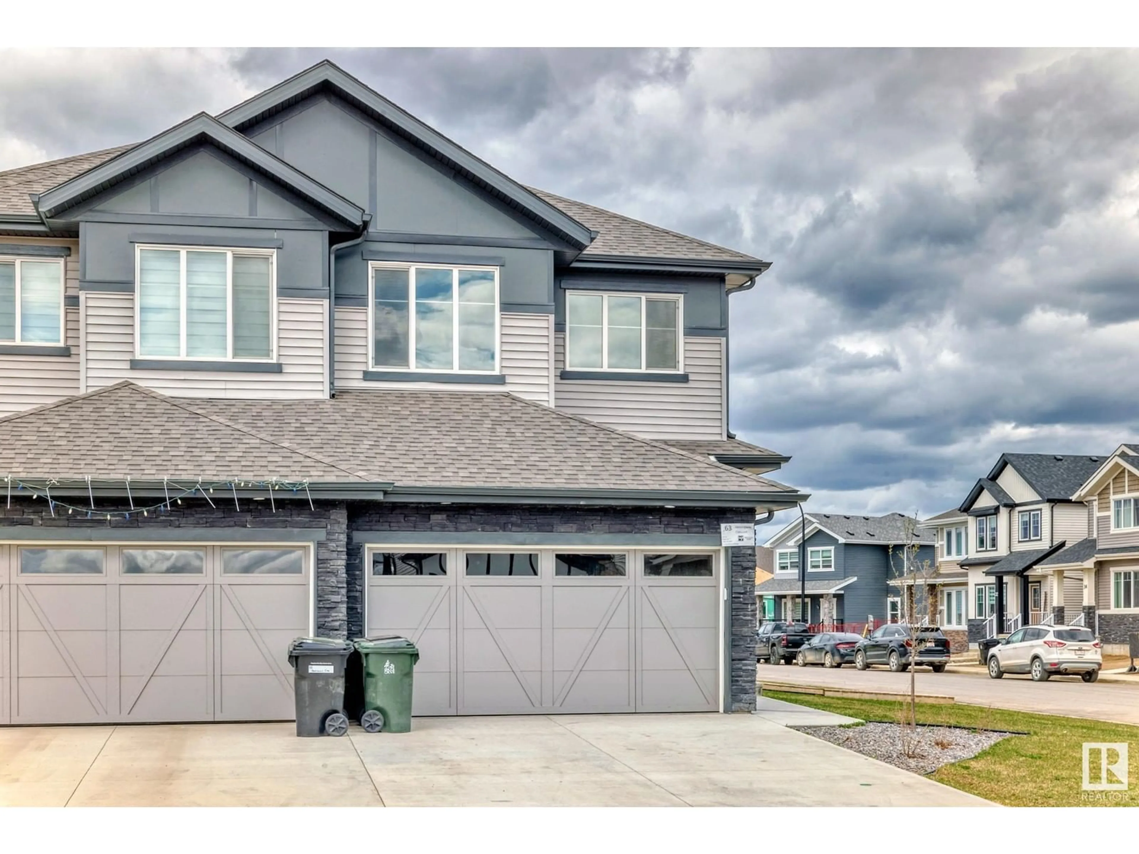 Home with vinyl exterior material, street for 63 HEMINGWAY CR, Spruce Grove Alberta T7X2L6