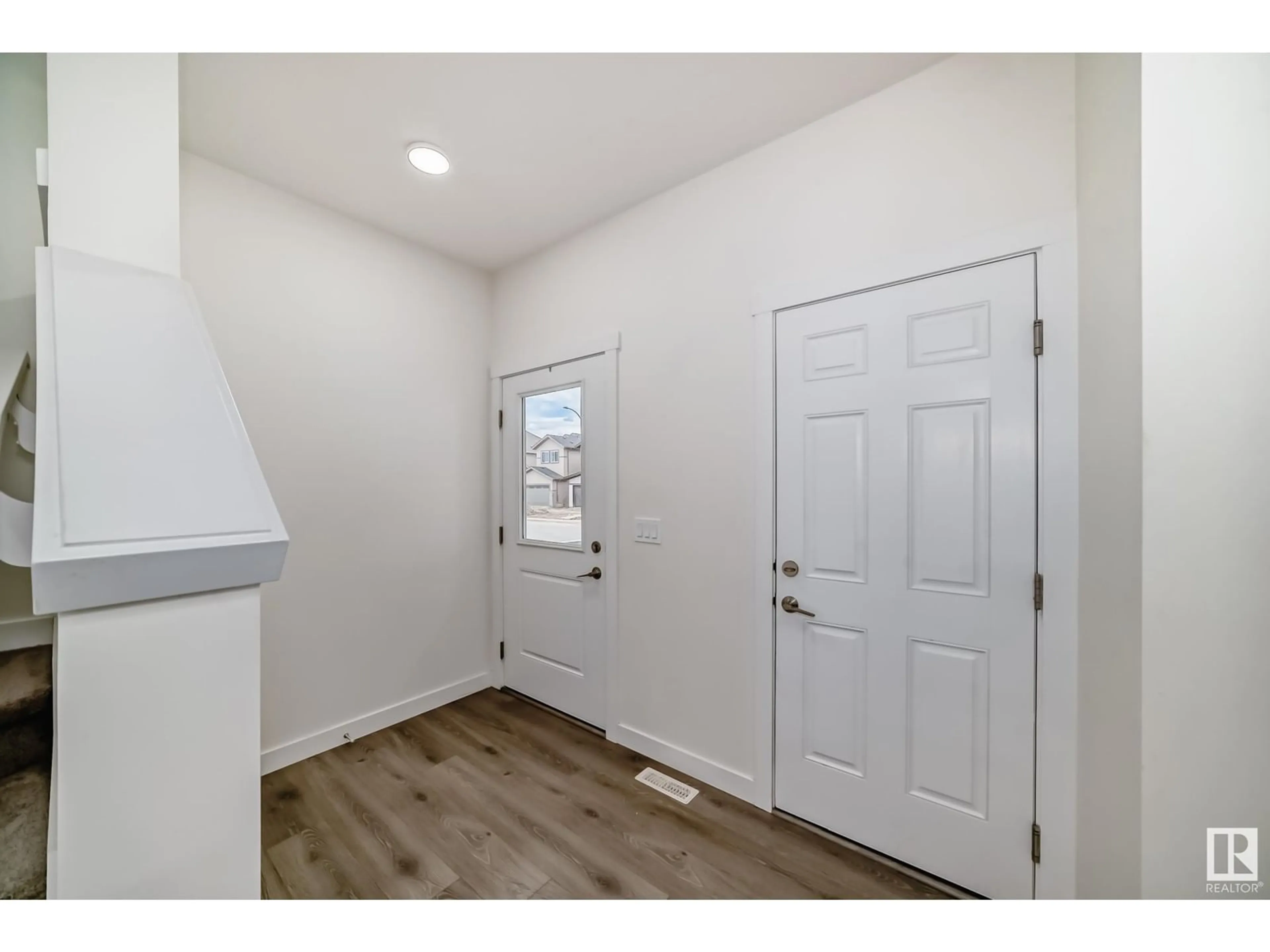 Indoor entryway for 63 HEMINGWAY CR, Spruce Grove Alberta T7X2L6