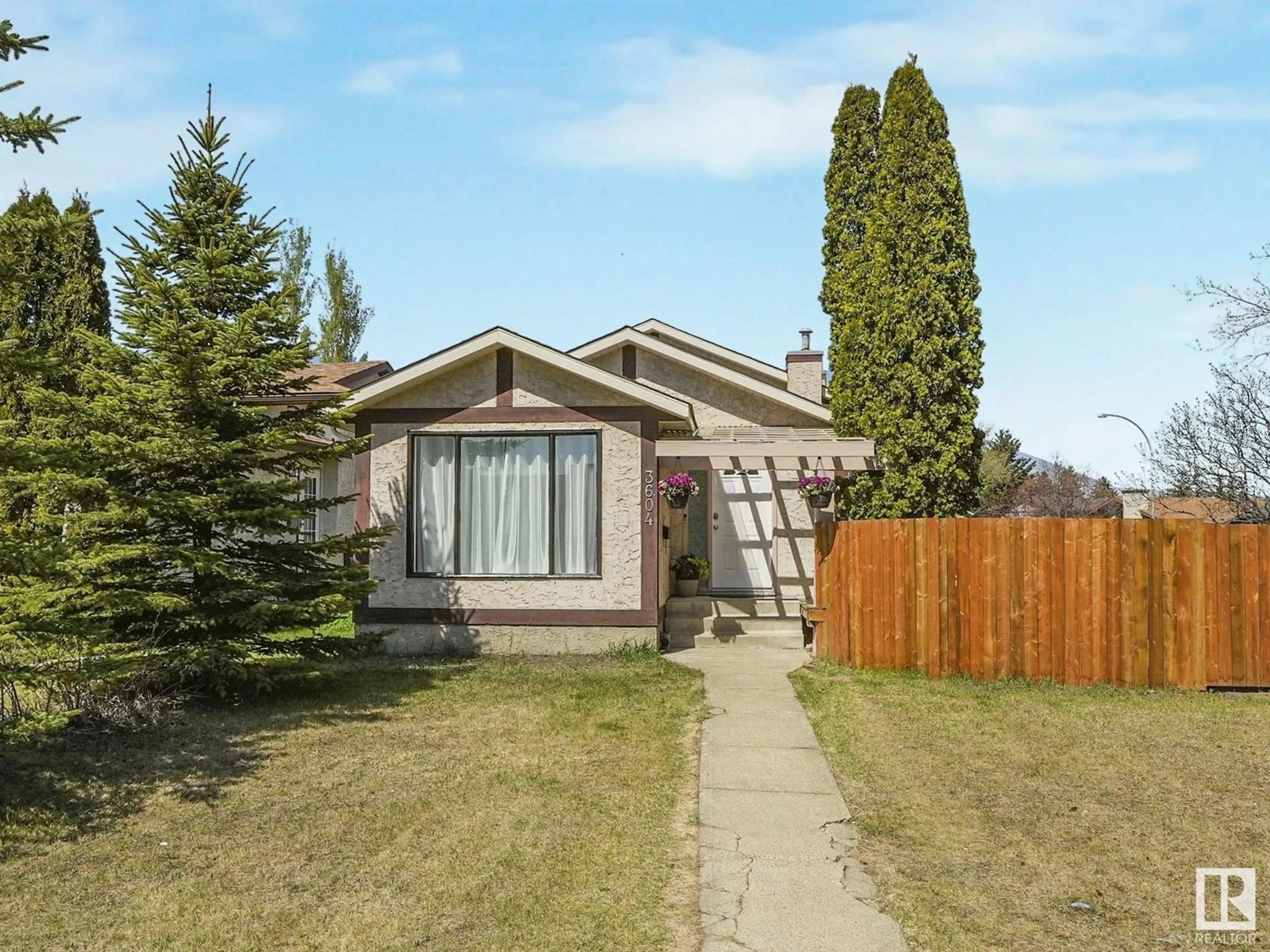 Home with vinyl exterior material, street for 3604 17 AV, Edmonton Alberta T6L2N6