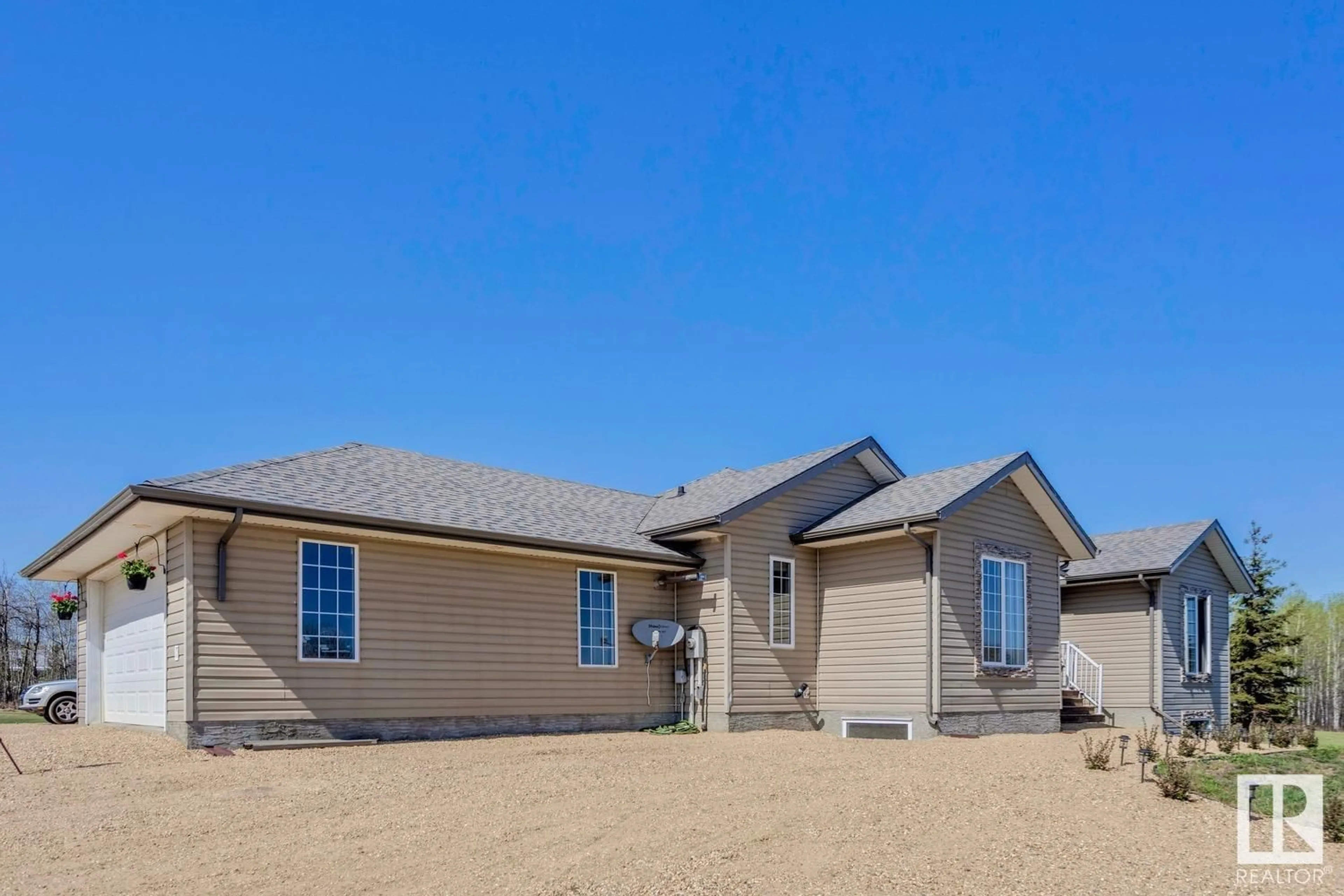 Home with vinyl exterior material, street for 20508 - 54 TOWNSHIP ROAD 502, Rural Beaver County Alberta T0B4J2