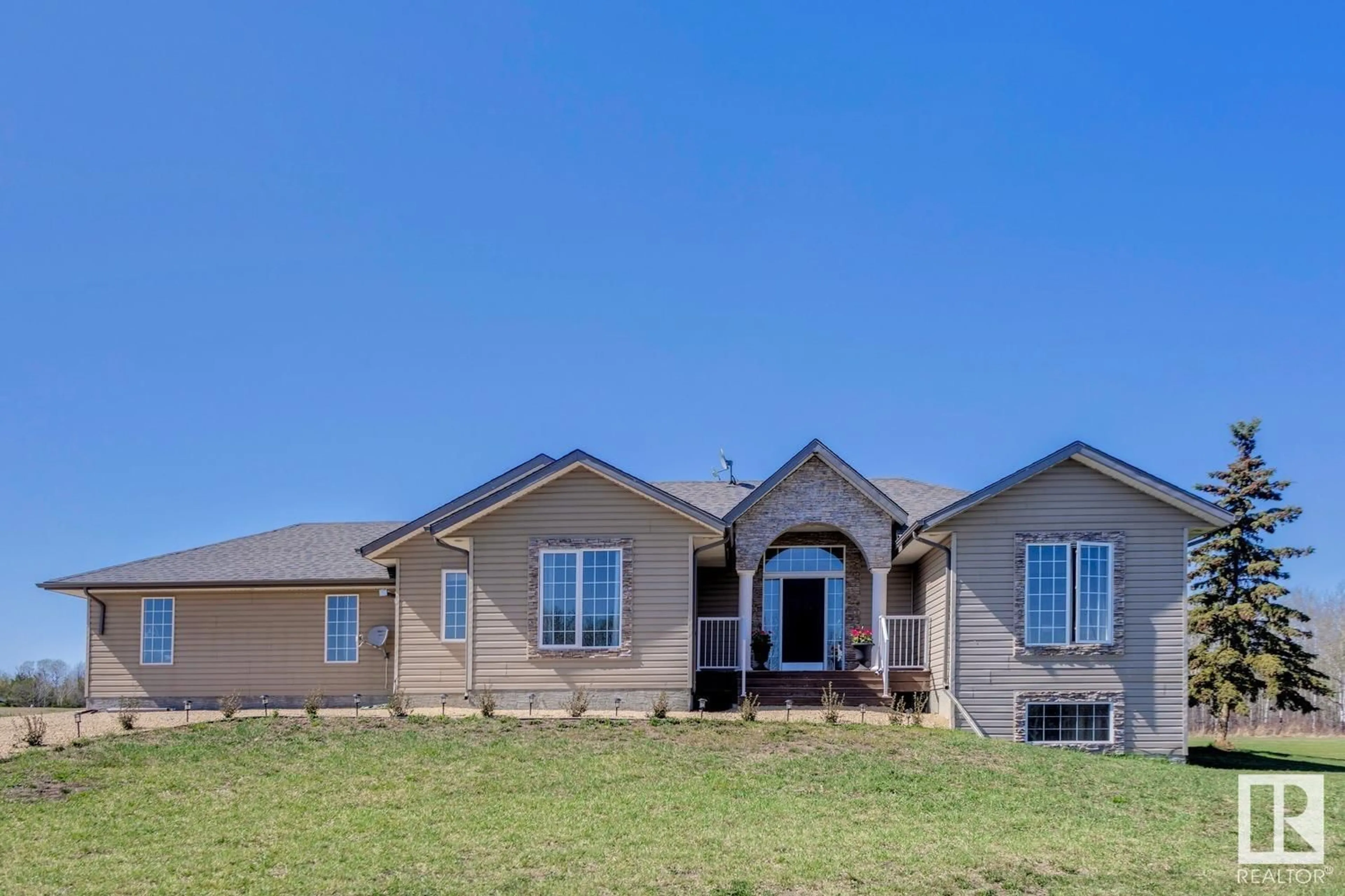 Home with vinyl exterior material, unknown for 20508 - 54 TOWNSHIP ROAD 502, Rural Beaver County Alberta T0B4J2