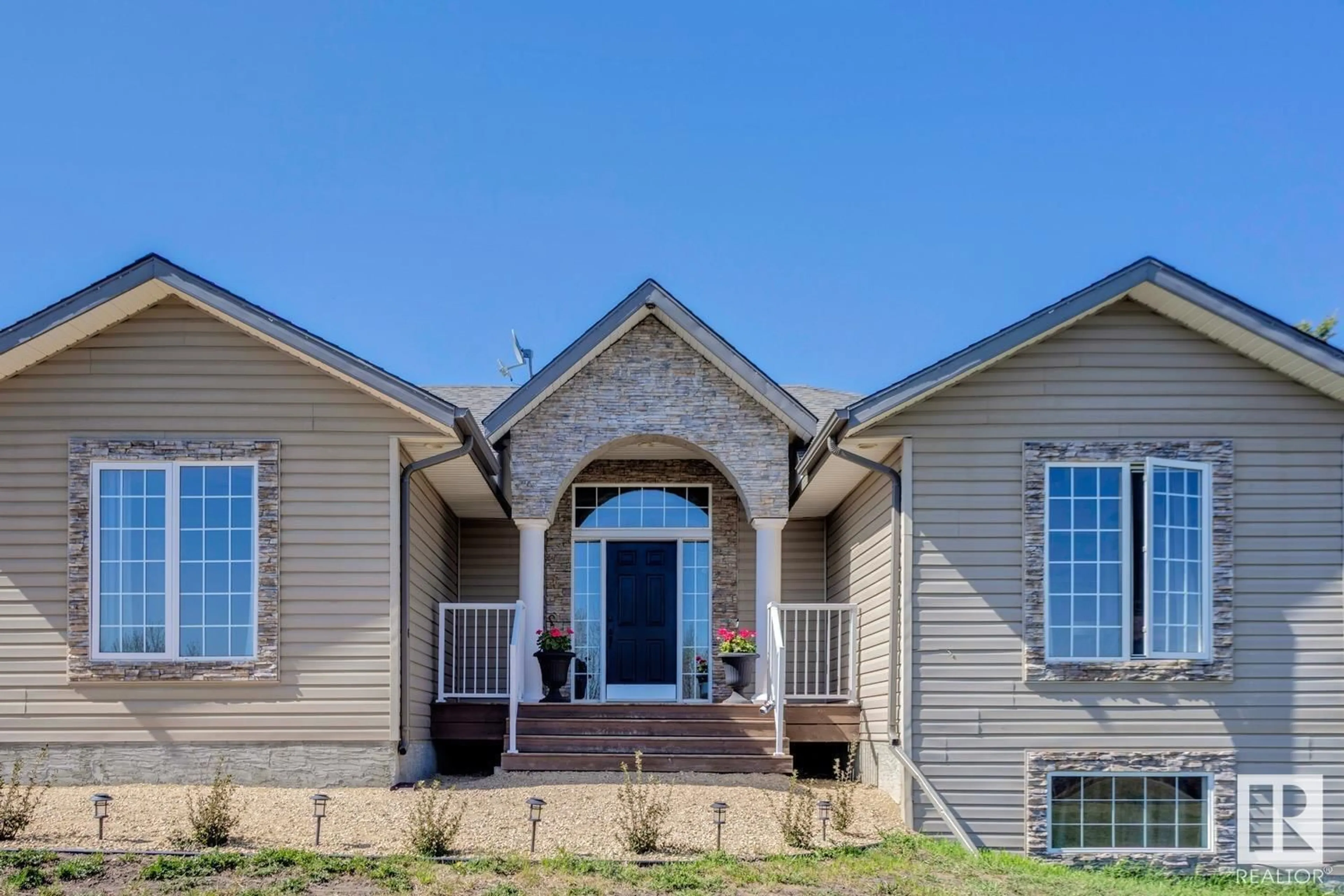 Home with vinyl exterior material, unknown for 20508 - 54 TOWNSHIP ROAD 502, Rural Beaver County Alberta T0B4J2