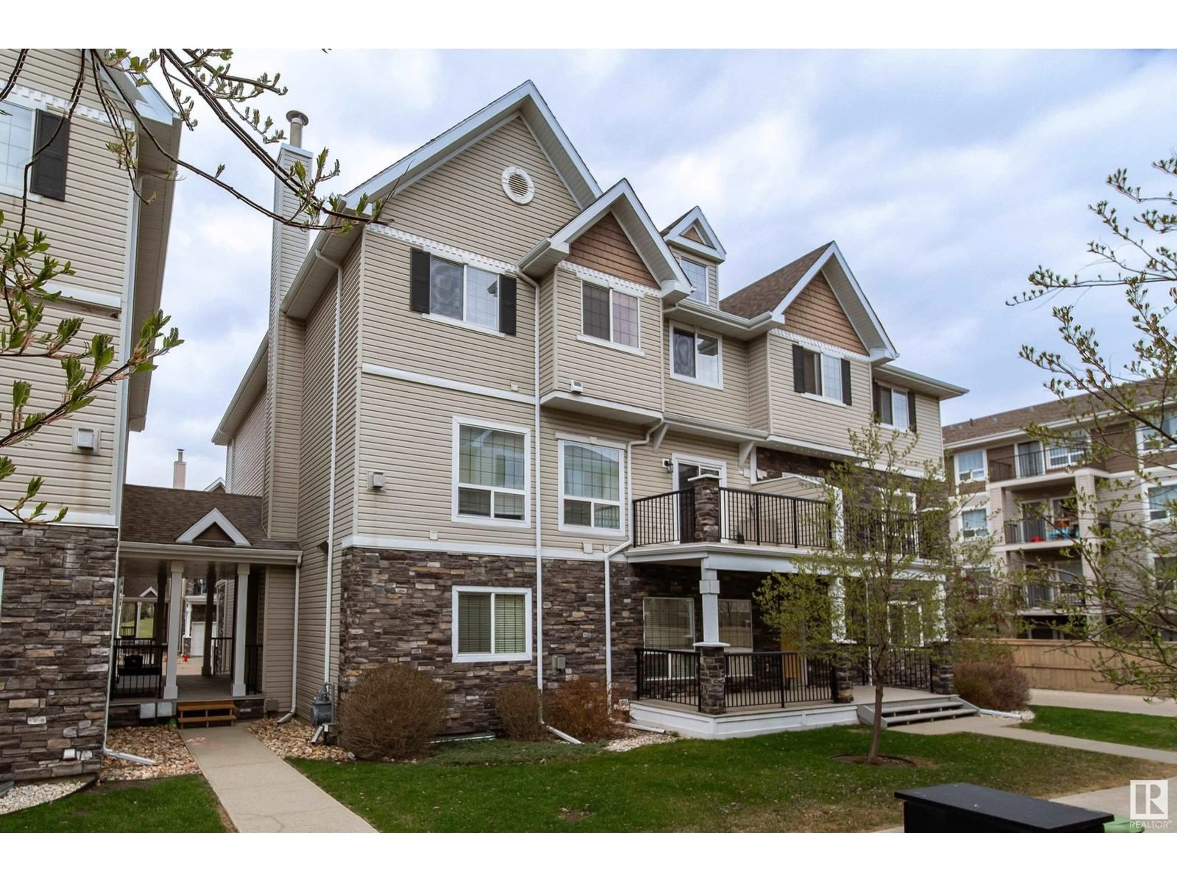 Home with vinyl exterior material, unknown for 24 7293 SOUTH TERWILLEGAR DR, Edmonton Alberta T6R0N5