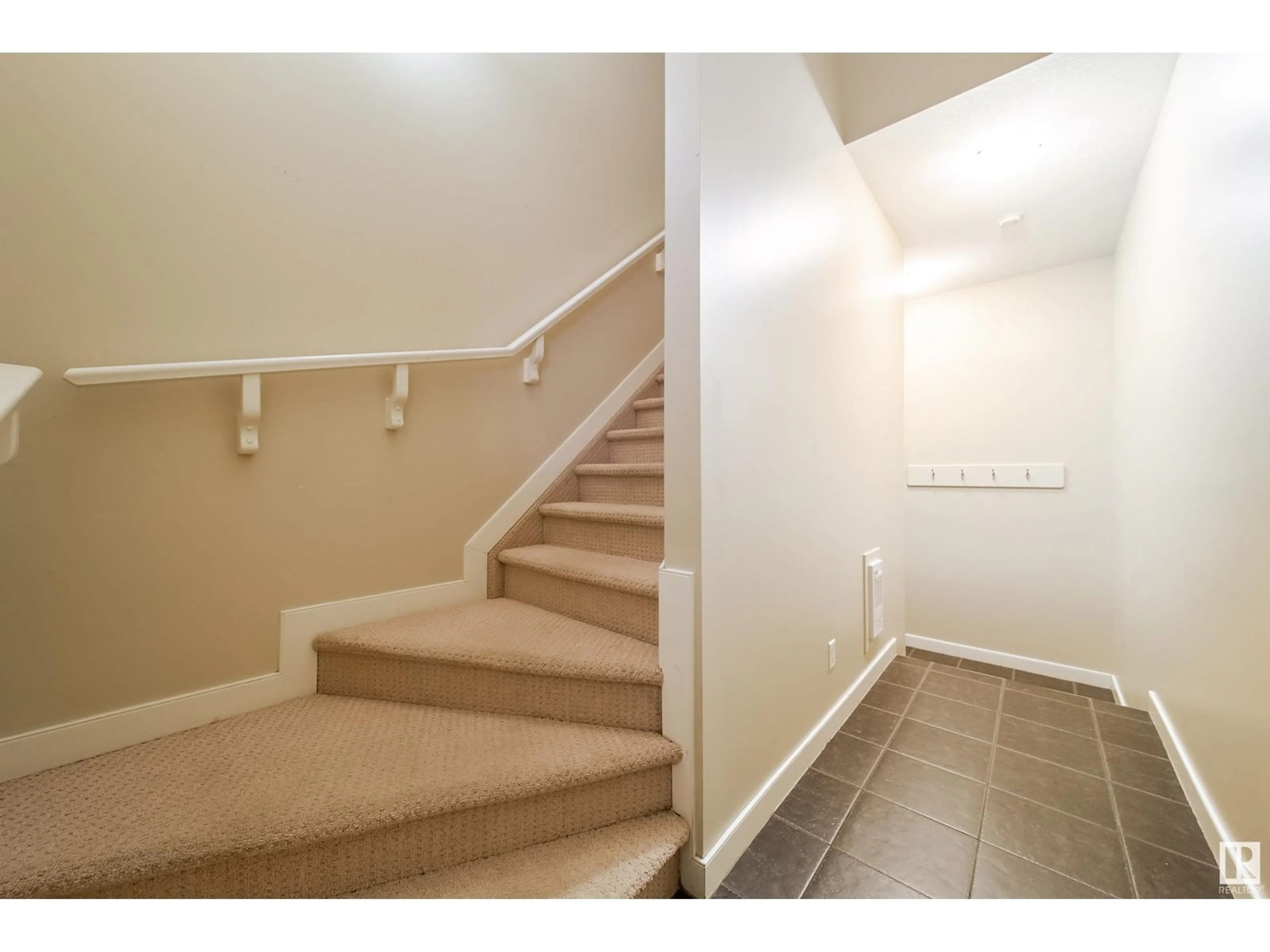 Stairs for 24 7293 SOUTH TERWILLEGAR DR, Edmonton Alberta T6R0N5