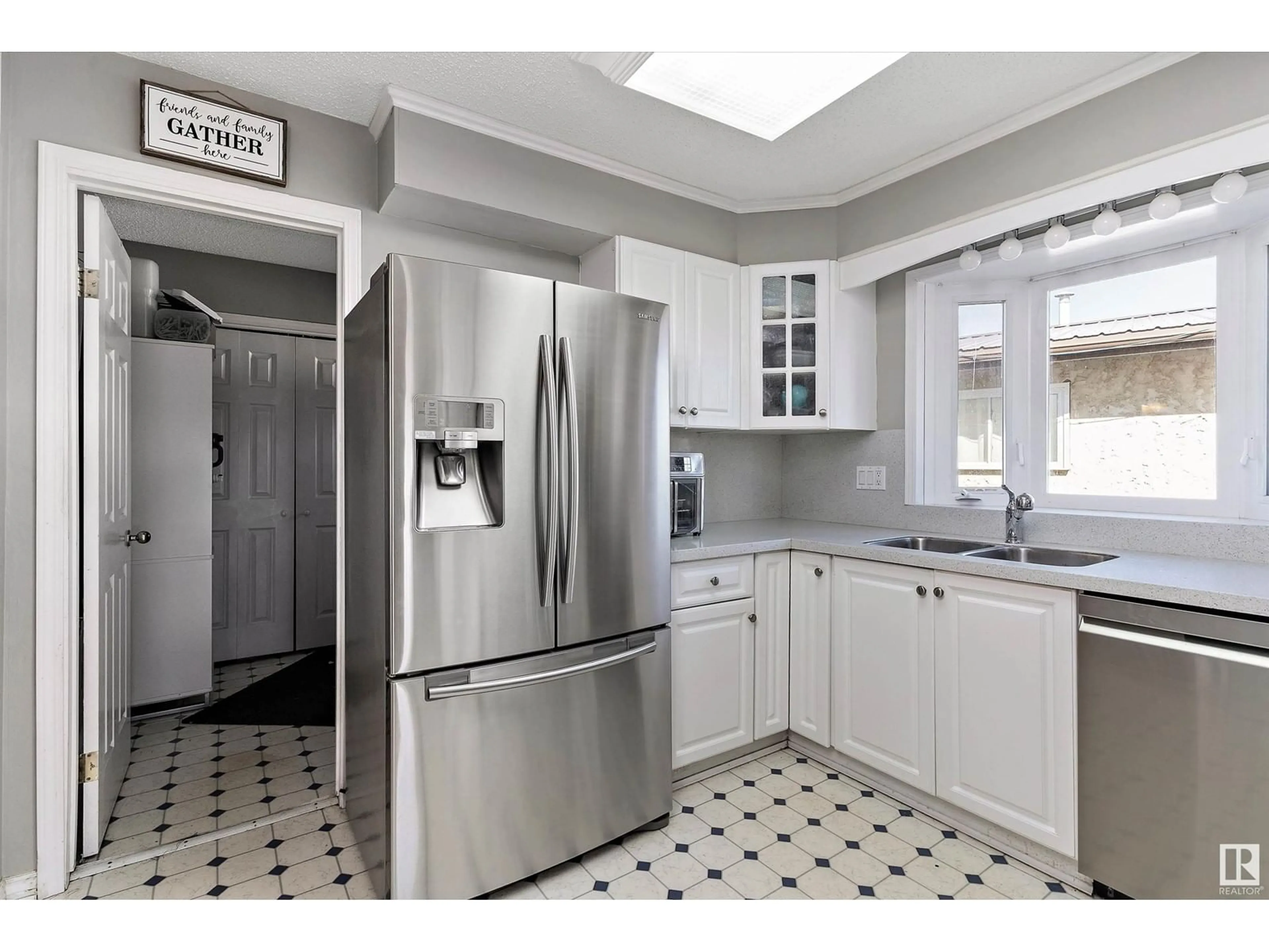 Standard kitchen, ceramic/tile floor for 10207 95 AV, Morinville Alberta T8R1E9