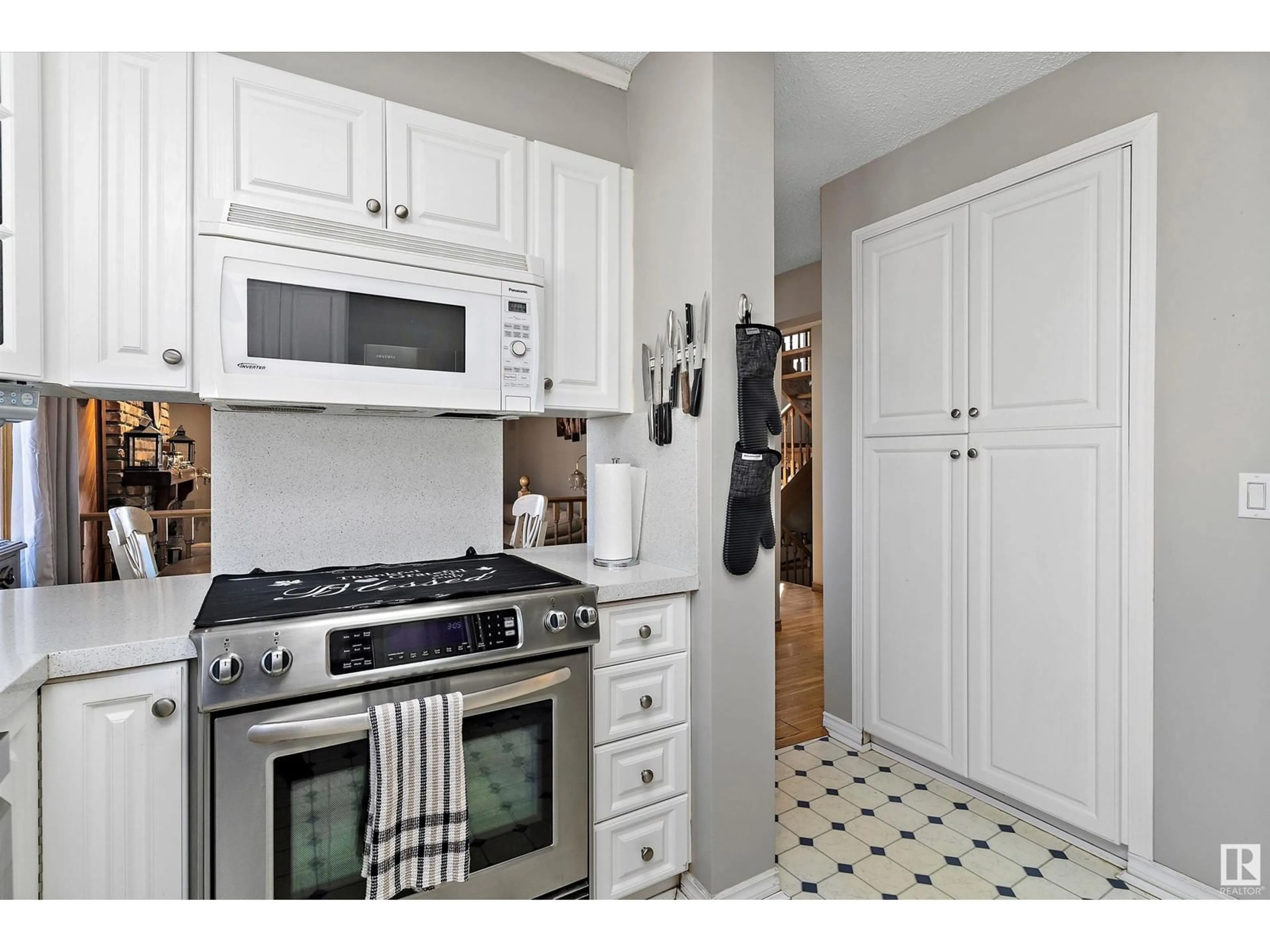 Standard kitchen, ceramic/tile floor for 10207 95 AV, Morinville Alberta T8R1E9