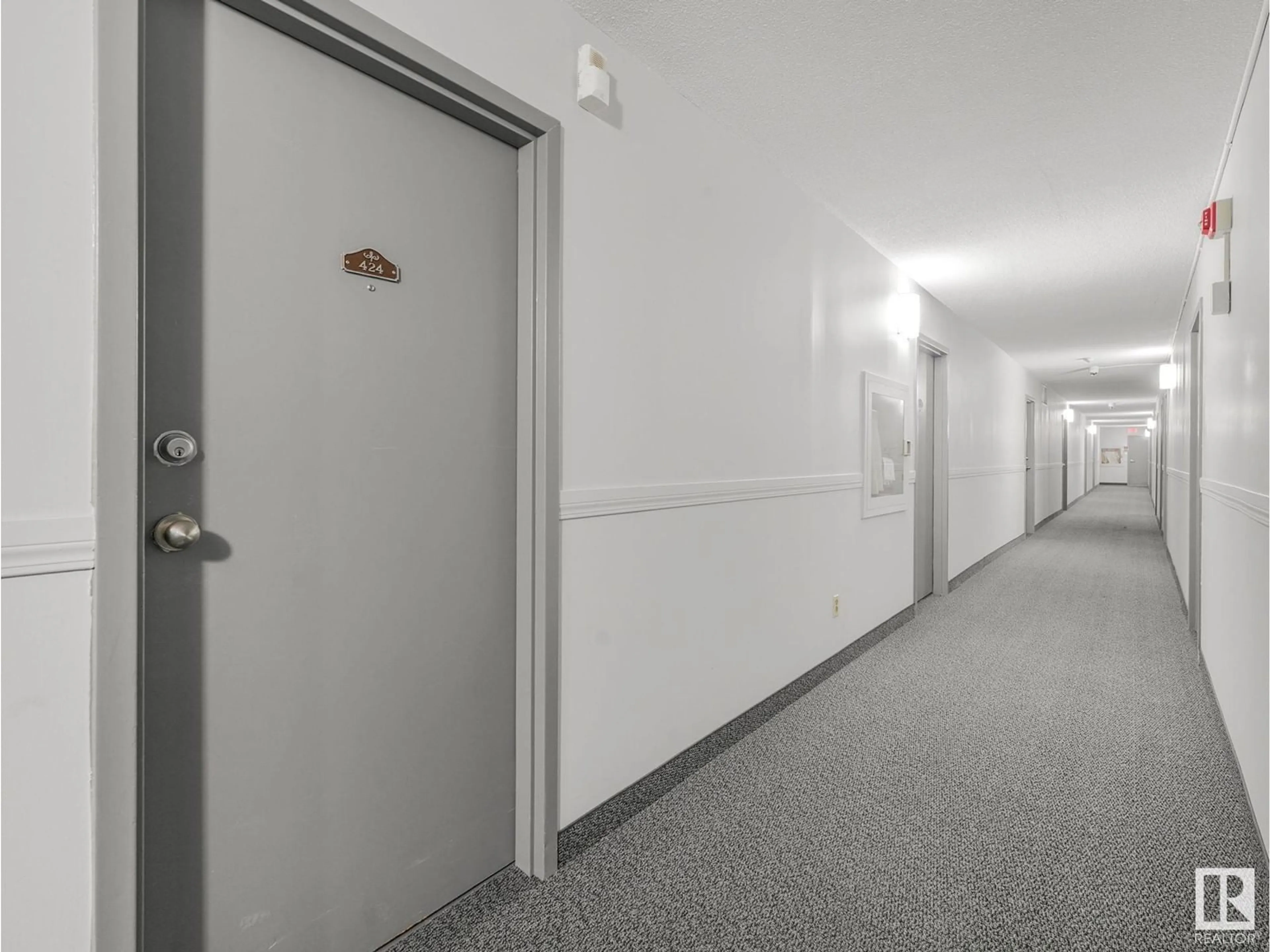 A pic of a room for 424 - 10160 114 ST, Edmonton Alberta T5K2L2