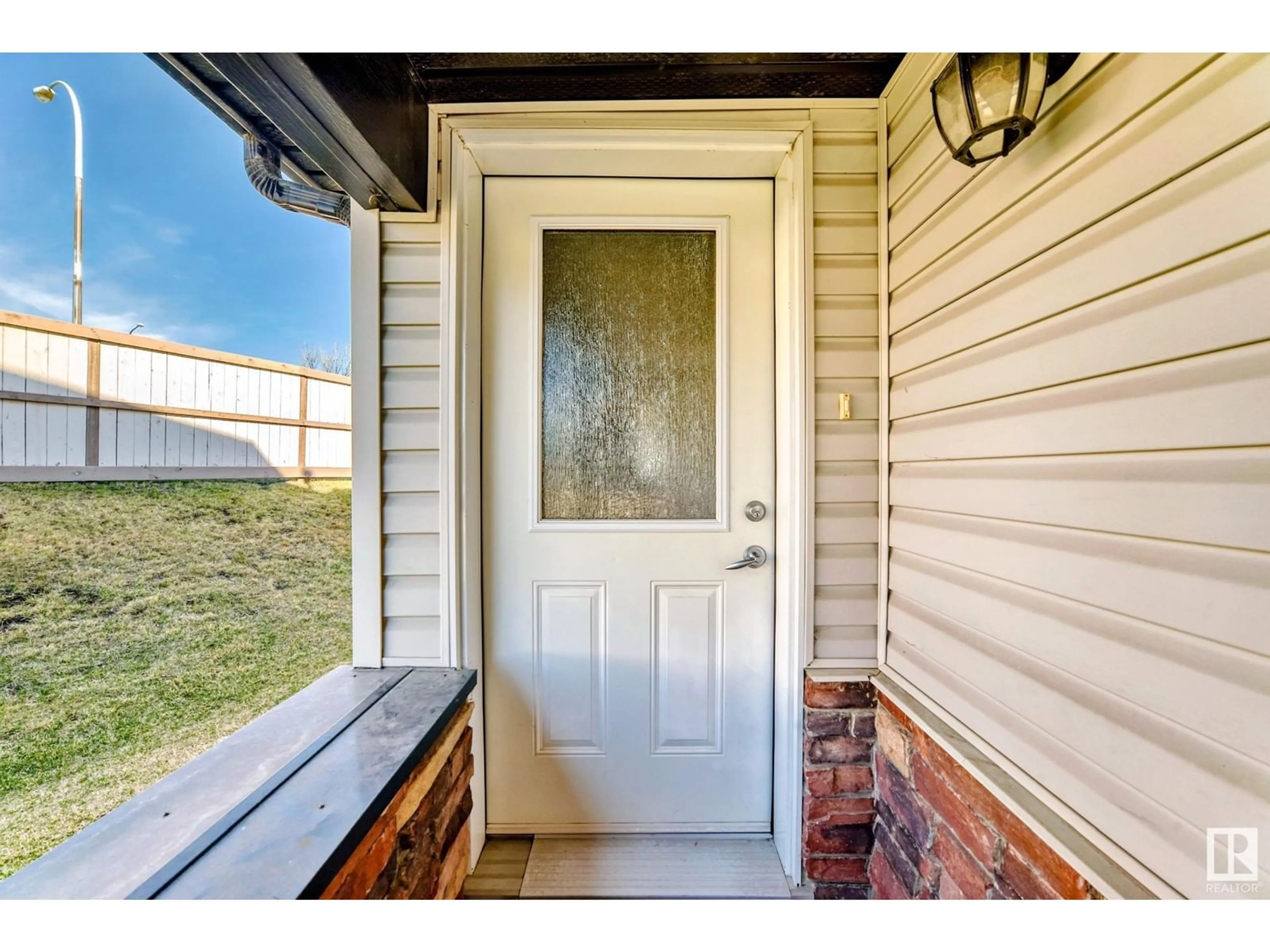 Indoor entryway for 11 - 30 CLOVER BAR LN, Sherwood Park Alberta T8H0C4