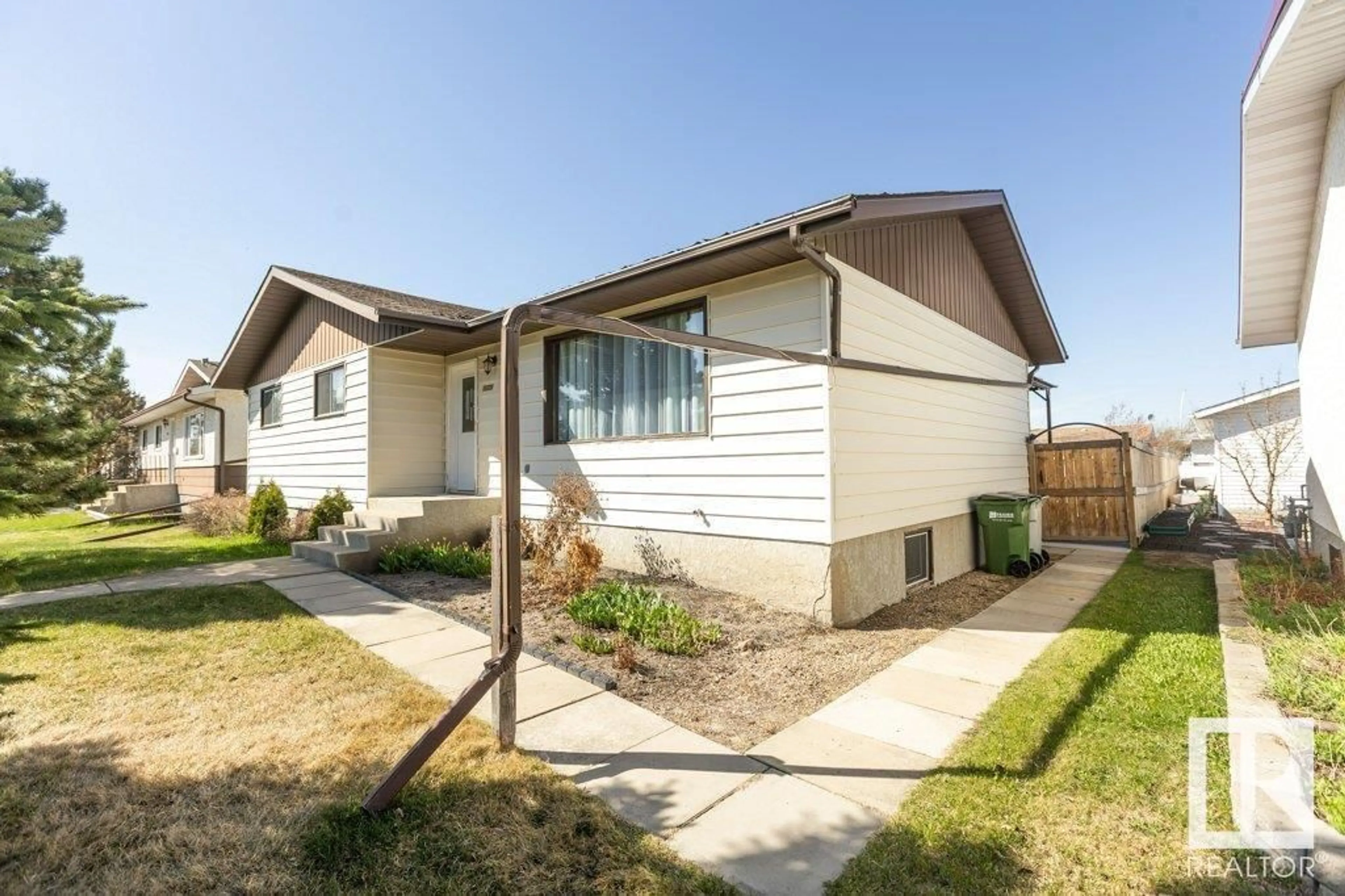 Home with vinyl exterior material, street for 11020 103A ST, Westlock Alberta T7P2N7