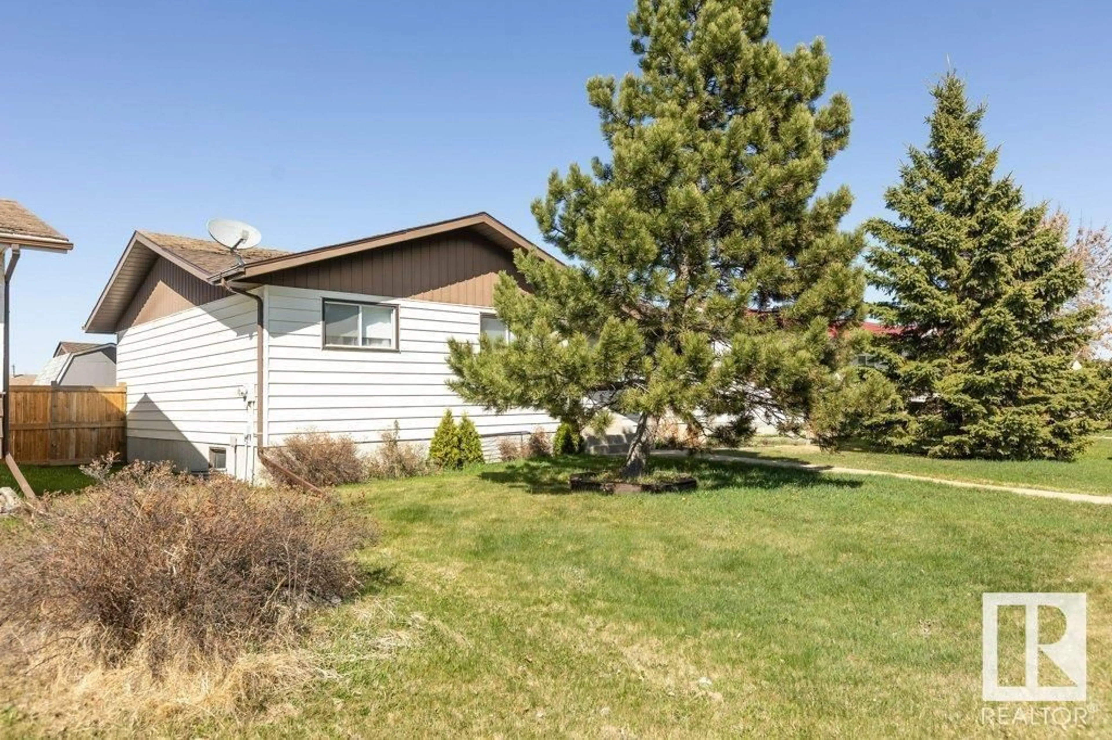 Home with vinyl exterior material, unknown for 11020 103A ST, Westlock Alberta T7P2N7