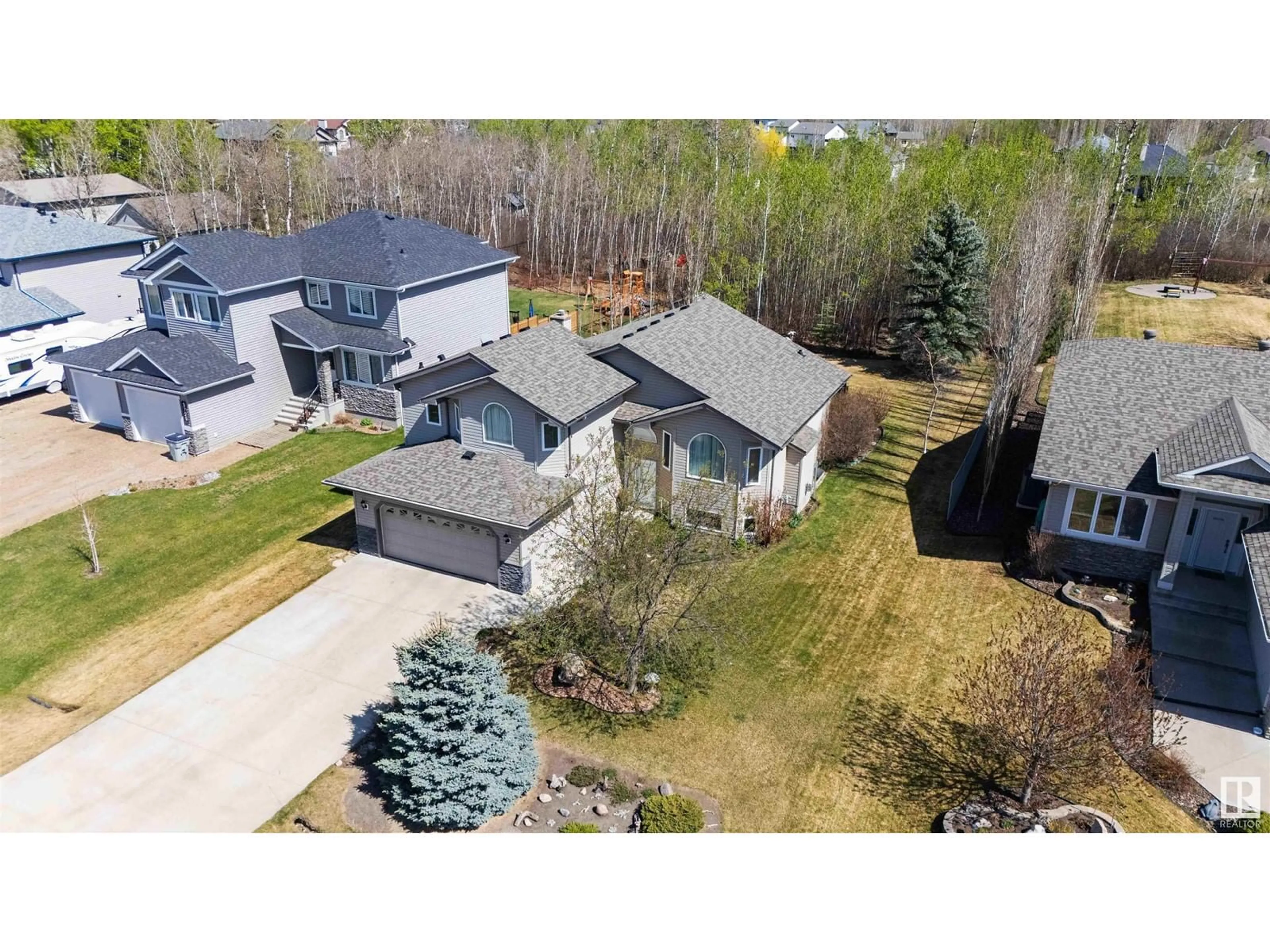 A pic from outside/outdoor area/front of a property/back of a property/a pic from drone, street for 3725 50 ST, Gibbons Alberta T0A1N0