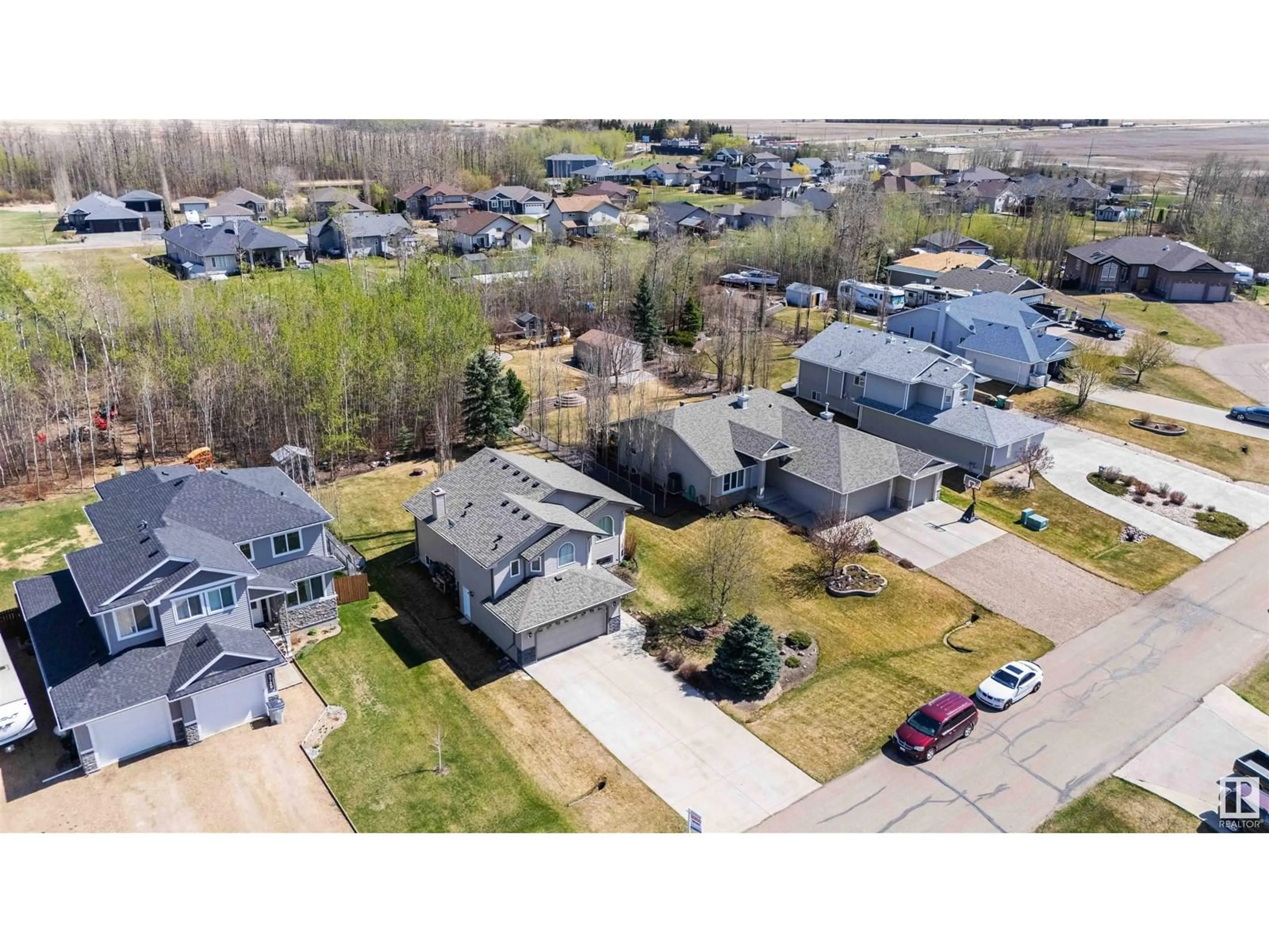 A pic from outside/outdoor area/front of a property/back of a property/a pic from drone, street for 3725 50 ST, Gibbons Alberta T0A1N0