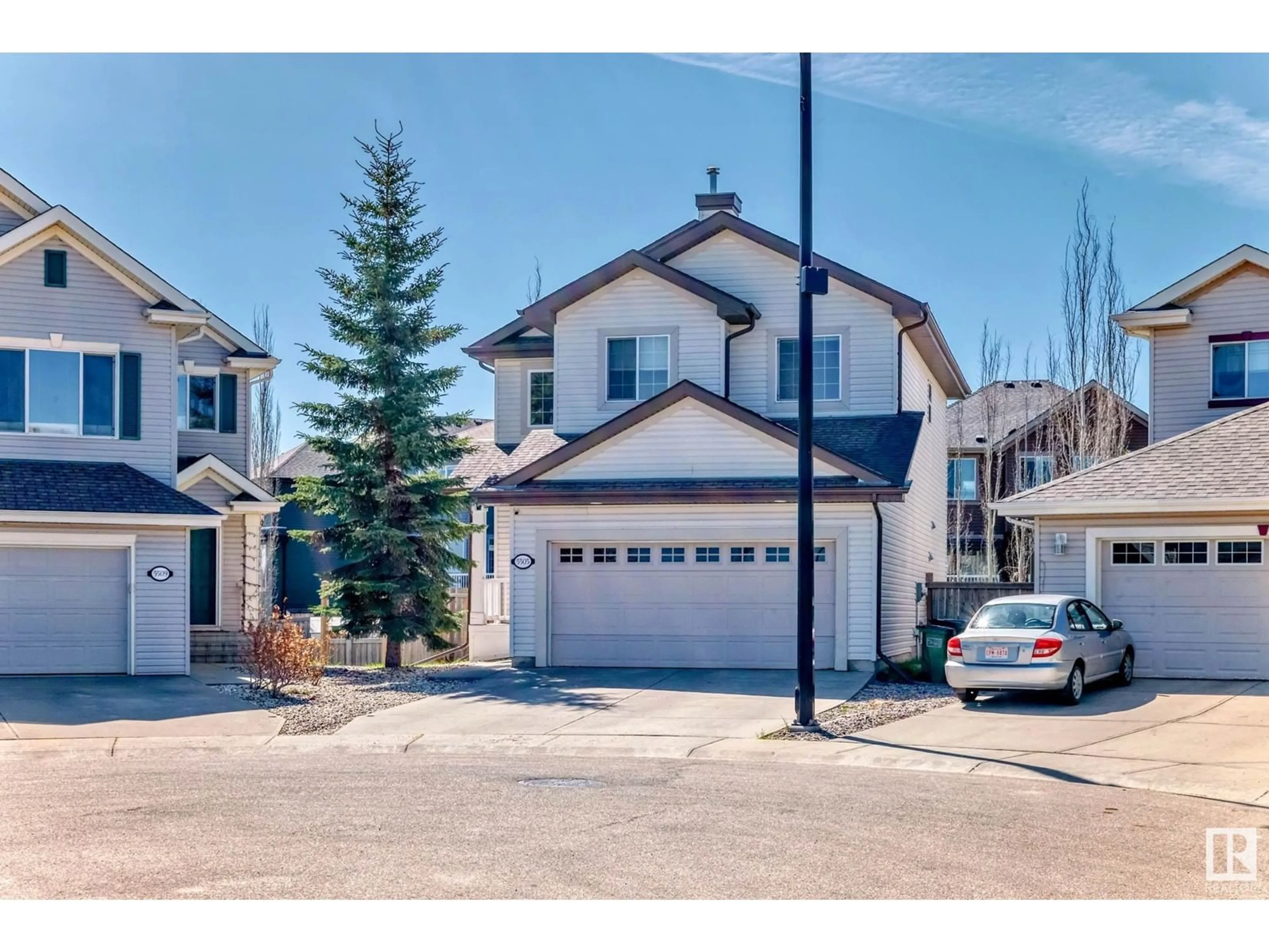 A pic from outside/outdoor area/front of a property/back of a property/a pic from drone, street for NW - 5505 206A ST, Edmonton Alberta T6M0B6