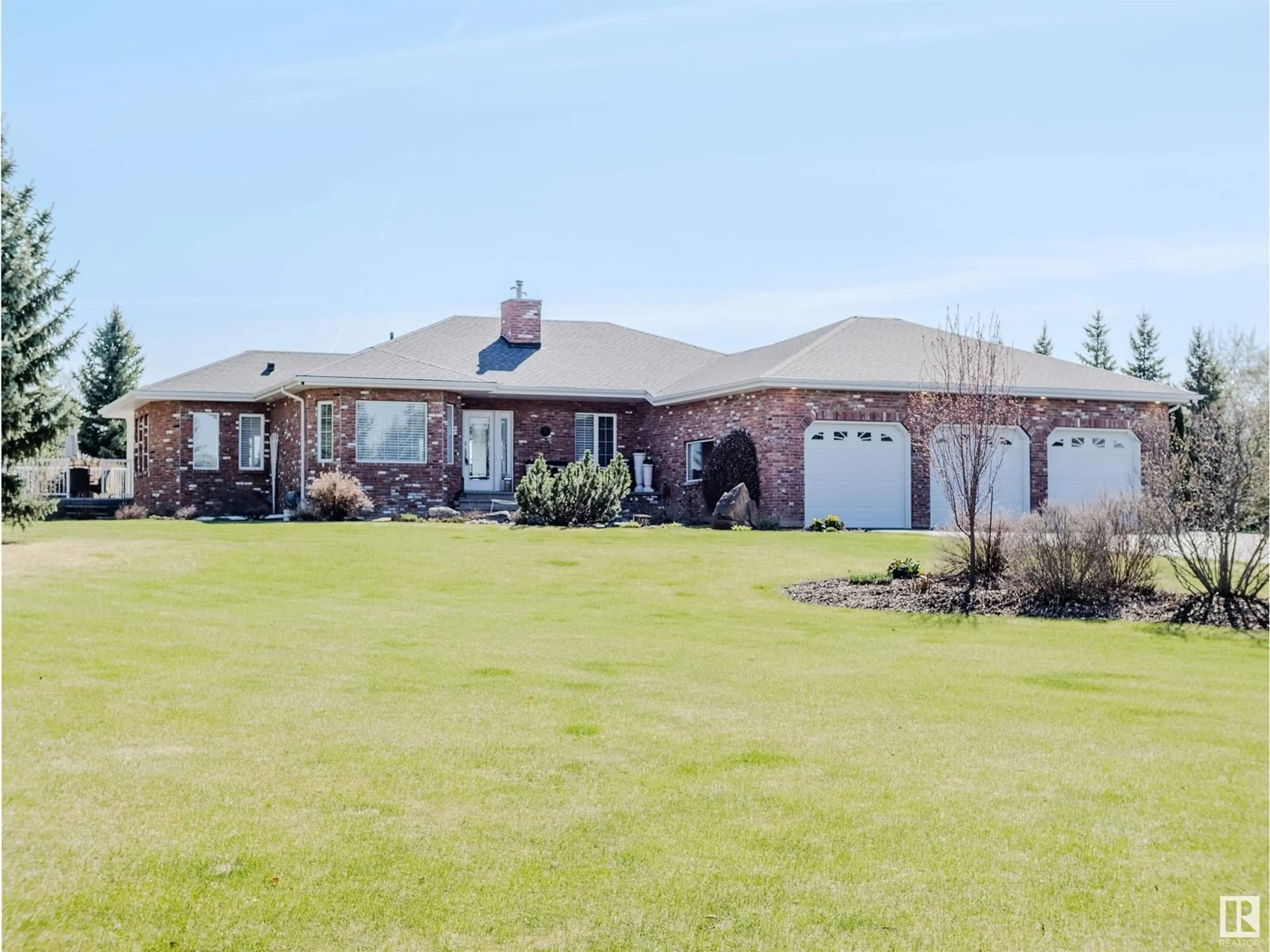 A pic from outside/outdoor area/front of a property/back of a property/a pic from drone, unknown for 313 52258 RGE ROAD 231, Rural Strathcona County Alberta T8B1M7