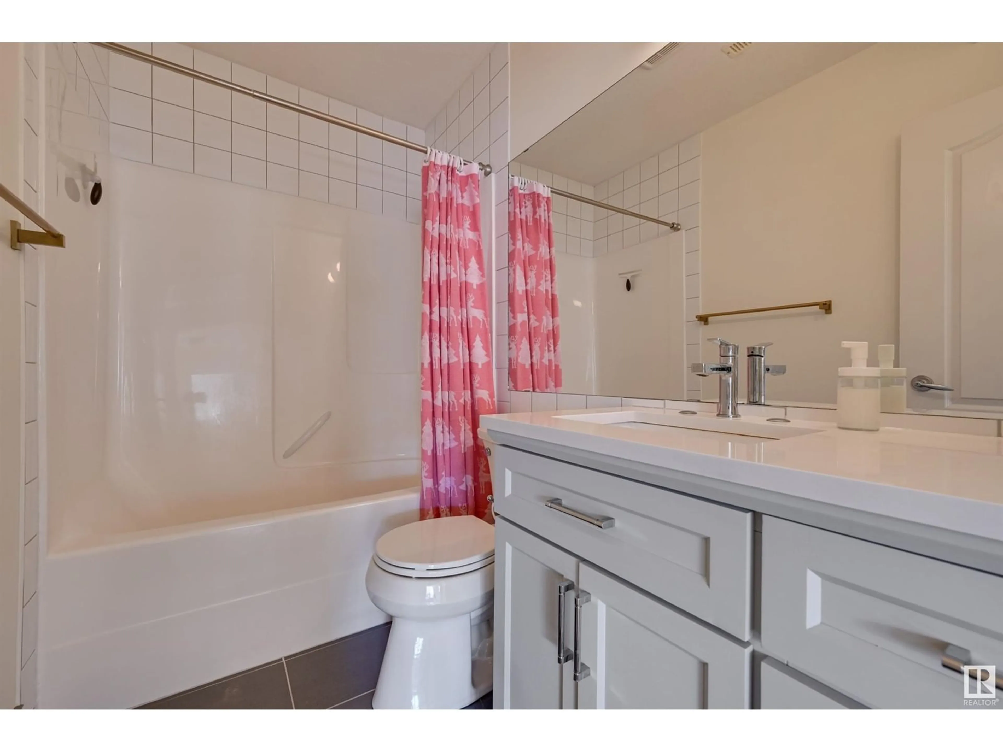 Standard bathroom, ceramic/tile floor for 11729 71A AV, Edmonton Alberta T6G2W5