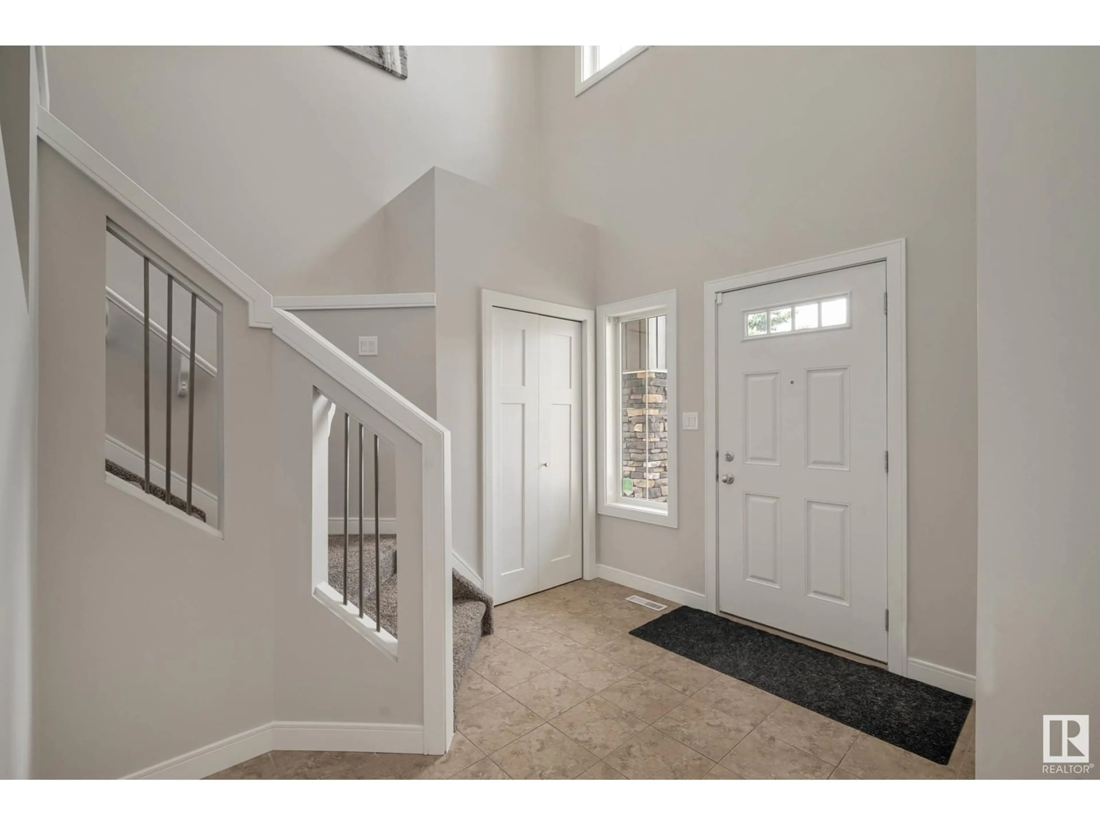 Indoor entryway for 4103 46 ST, Stony Plain Alberta T7Z0B6