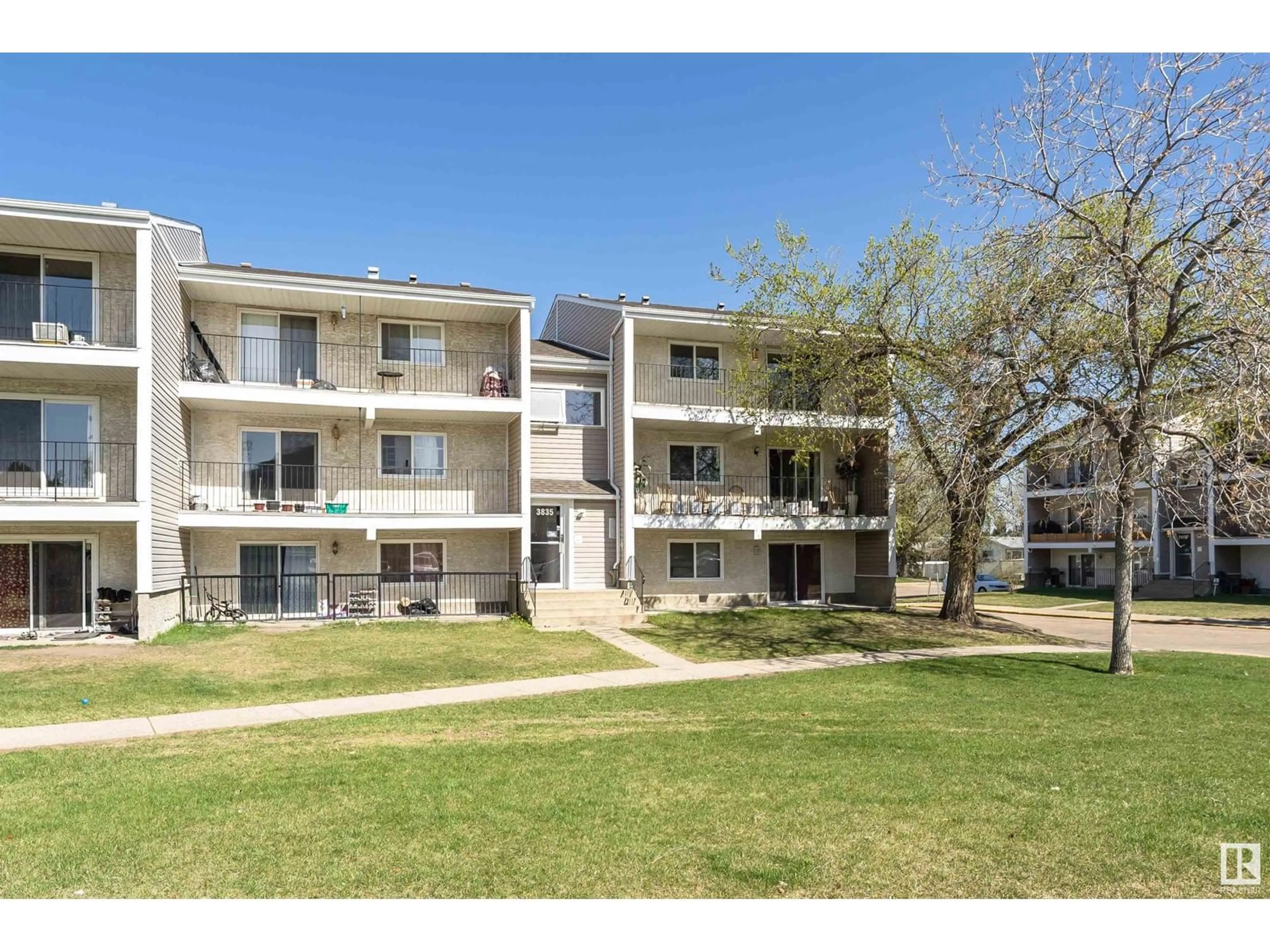 A pic from outside/outdoor area/front of a property/back of a property/a pic from drone, unknown for 5 - 3835 76 ST, Edmonton Alberta T6K2P9