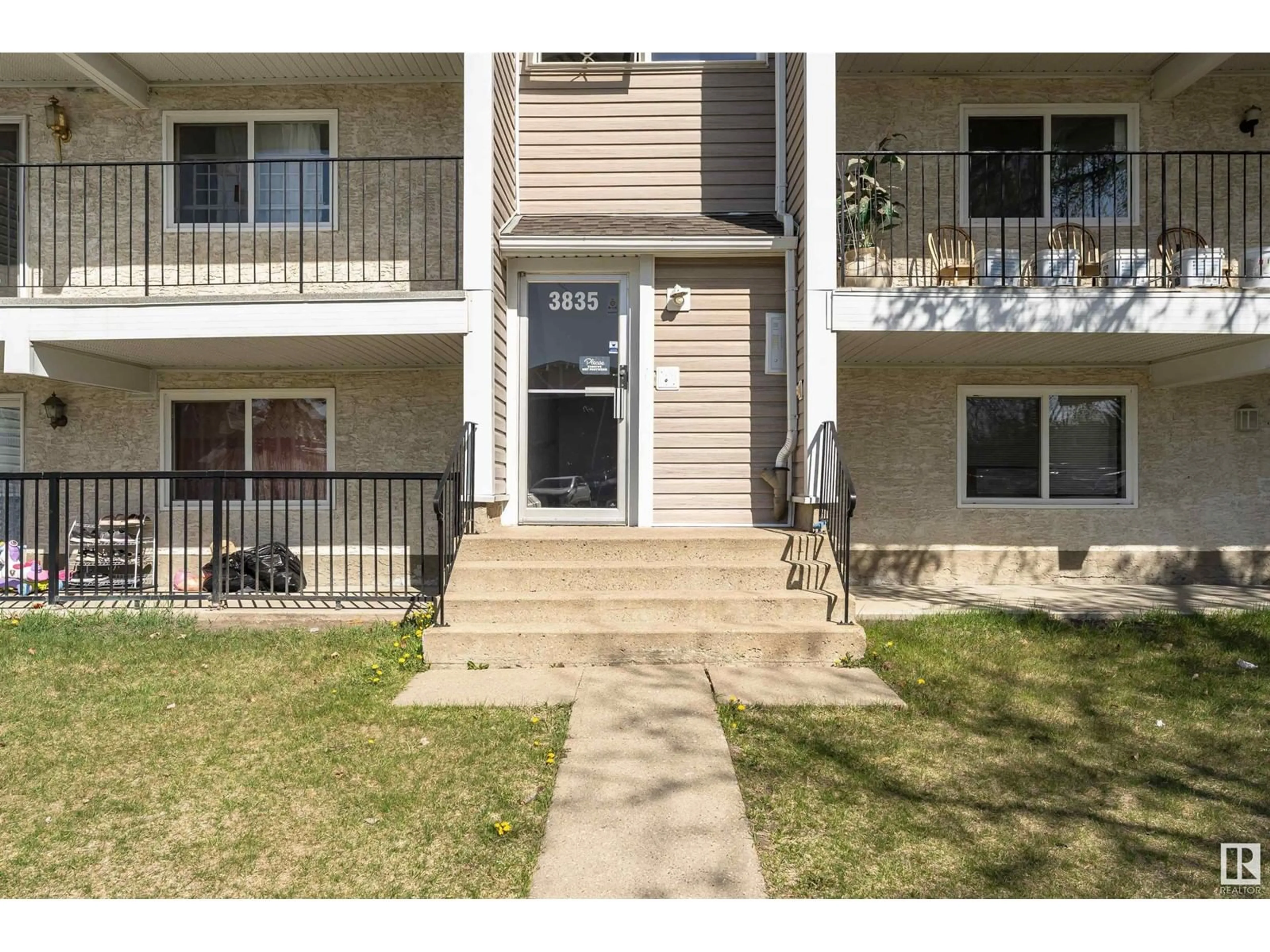 Patio, street for 5 - 3835 76 ST, Edmonton Alberta T6K2P9