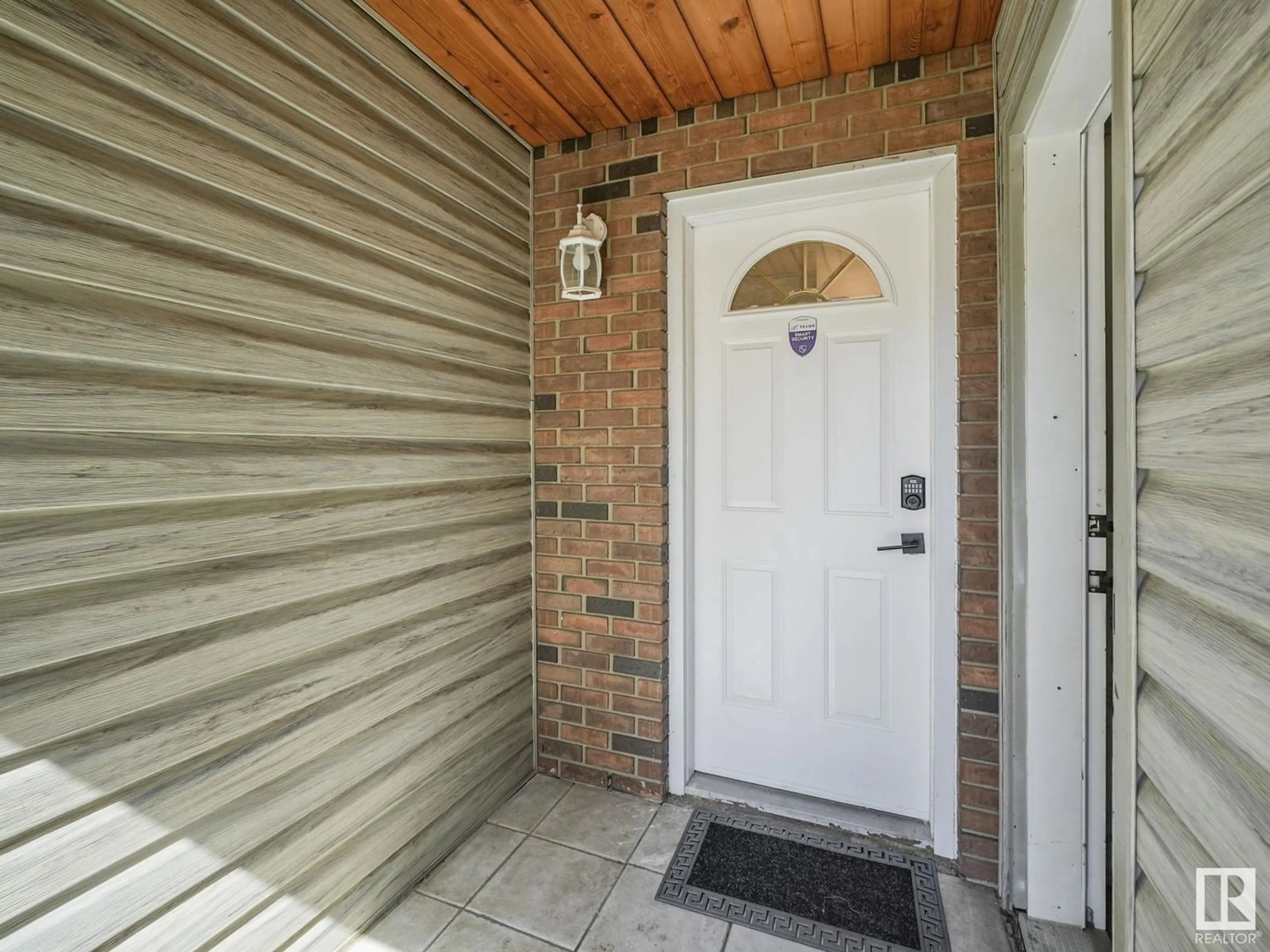 Indoor entryway for 11936 145 AV, Edmonton Alberta T5X1T6