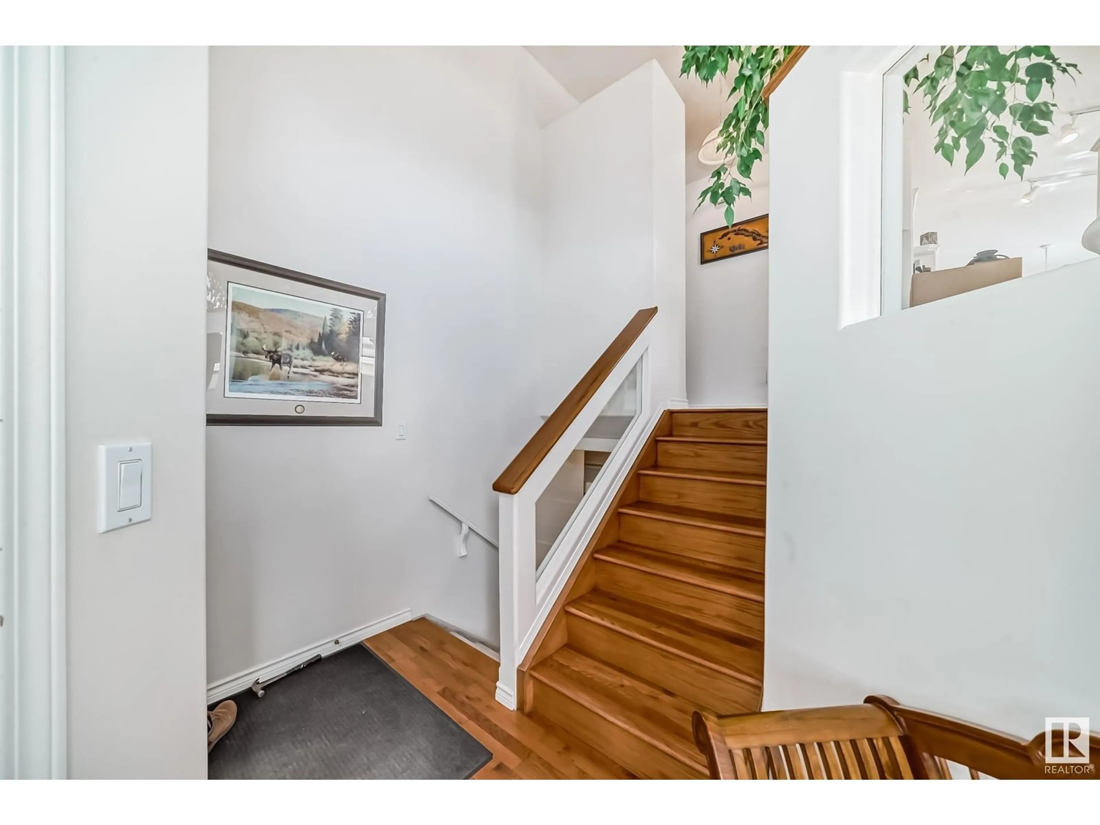 Indoor entryway for 41 OAKMONT DR, St. Albert Alberta T8M6M2