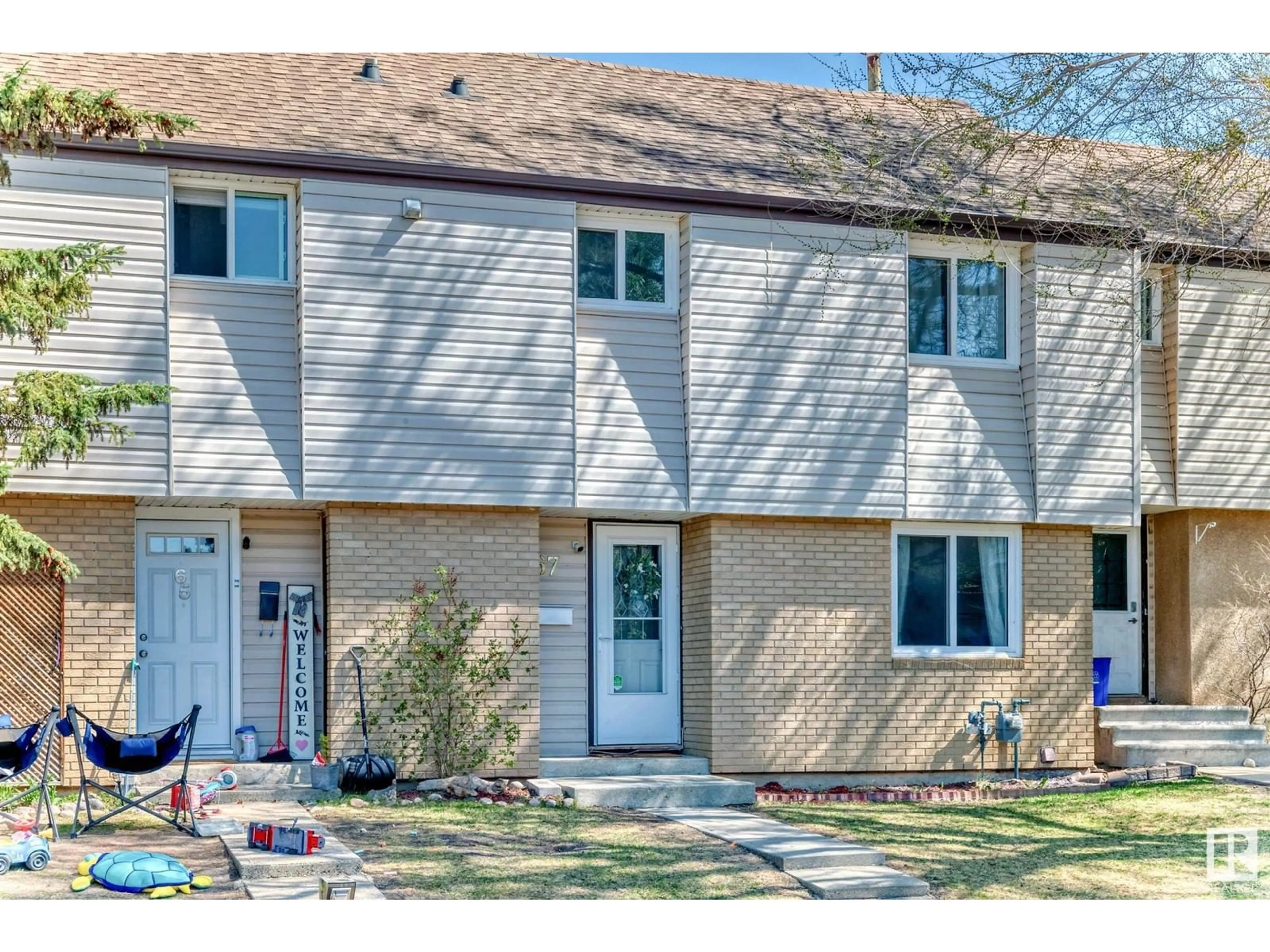 Home with vinyl exterior material, street for 67 GRANDIN VG, St. Albert Alberta T8N1E9