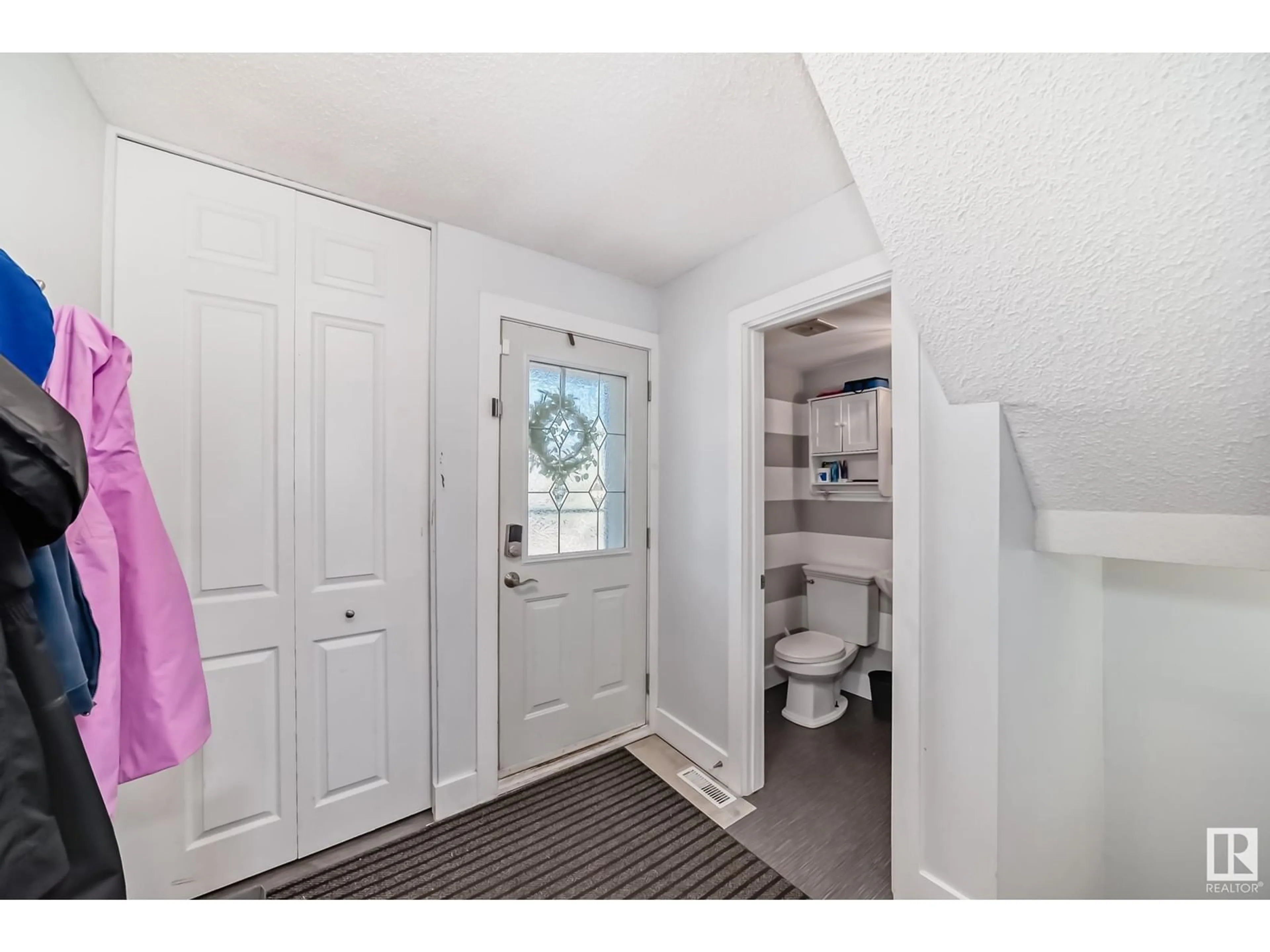 Indoor entryway for 67 GRANDIN VG, St. Albert Alberta T8N1E9