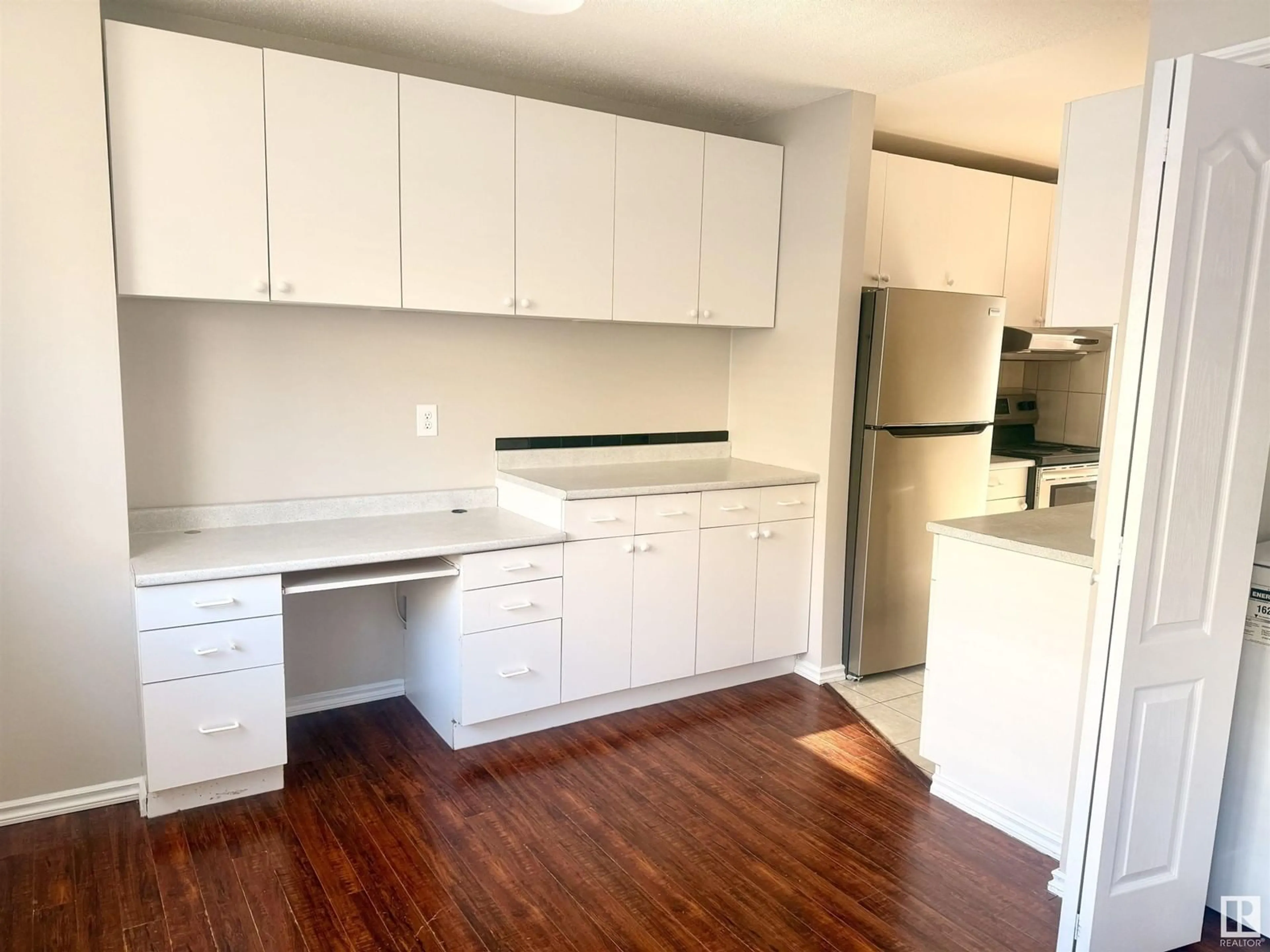Standard kitchen, wood/laminate floor for NW - 518 VILLAGE ON THE GREEN GR, Edmonton Alberta T5A1H2