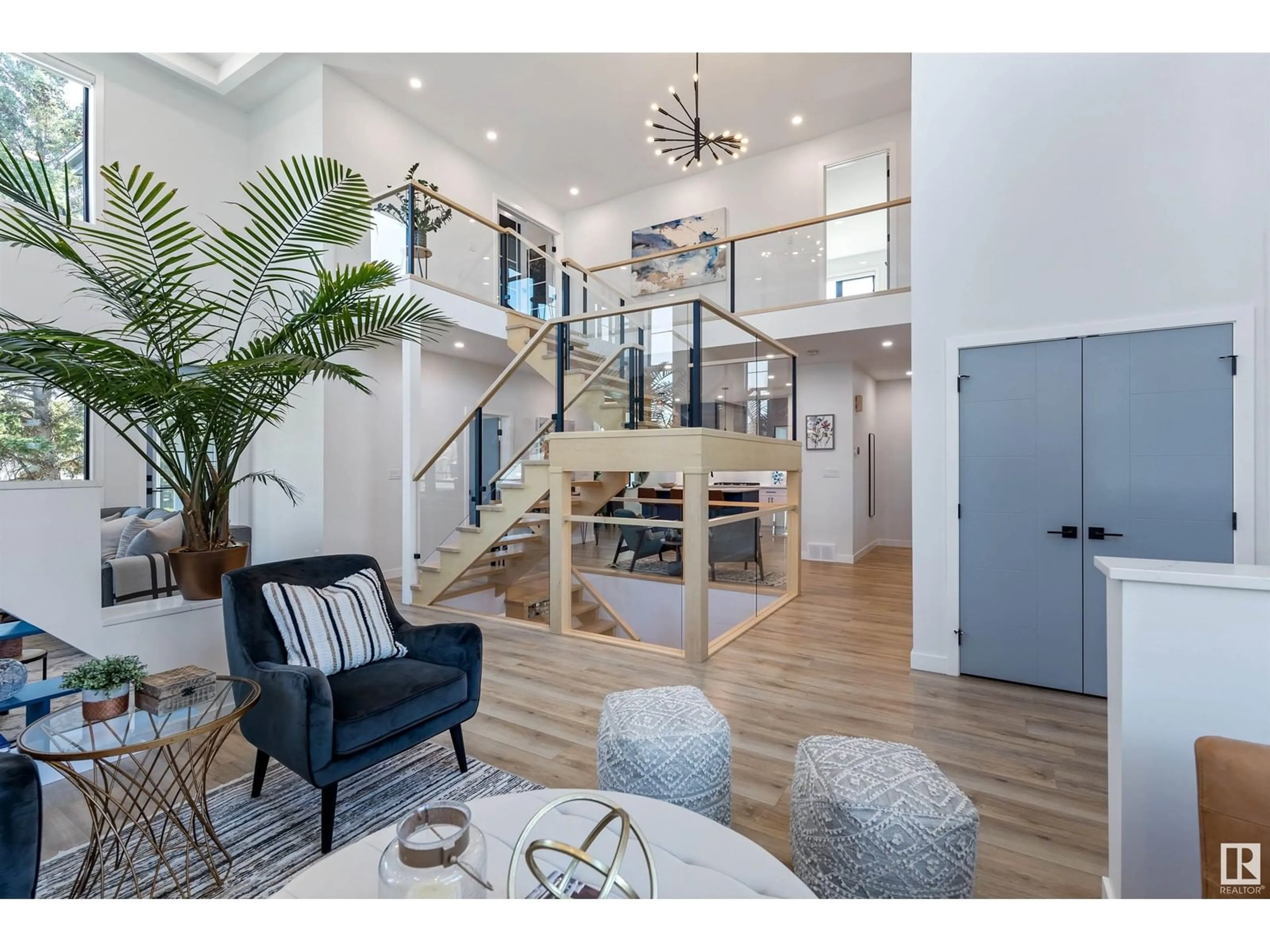 Indoor entryway for 15107 42 AV, Edmonton Alberta T6H5P6