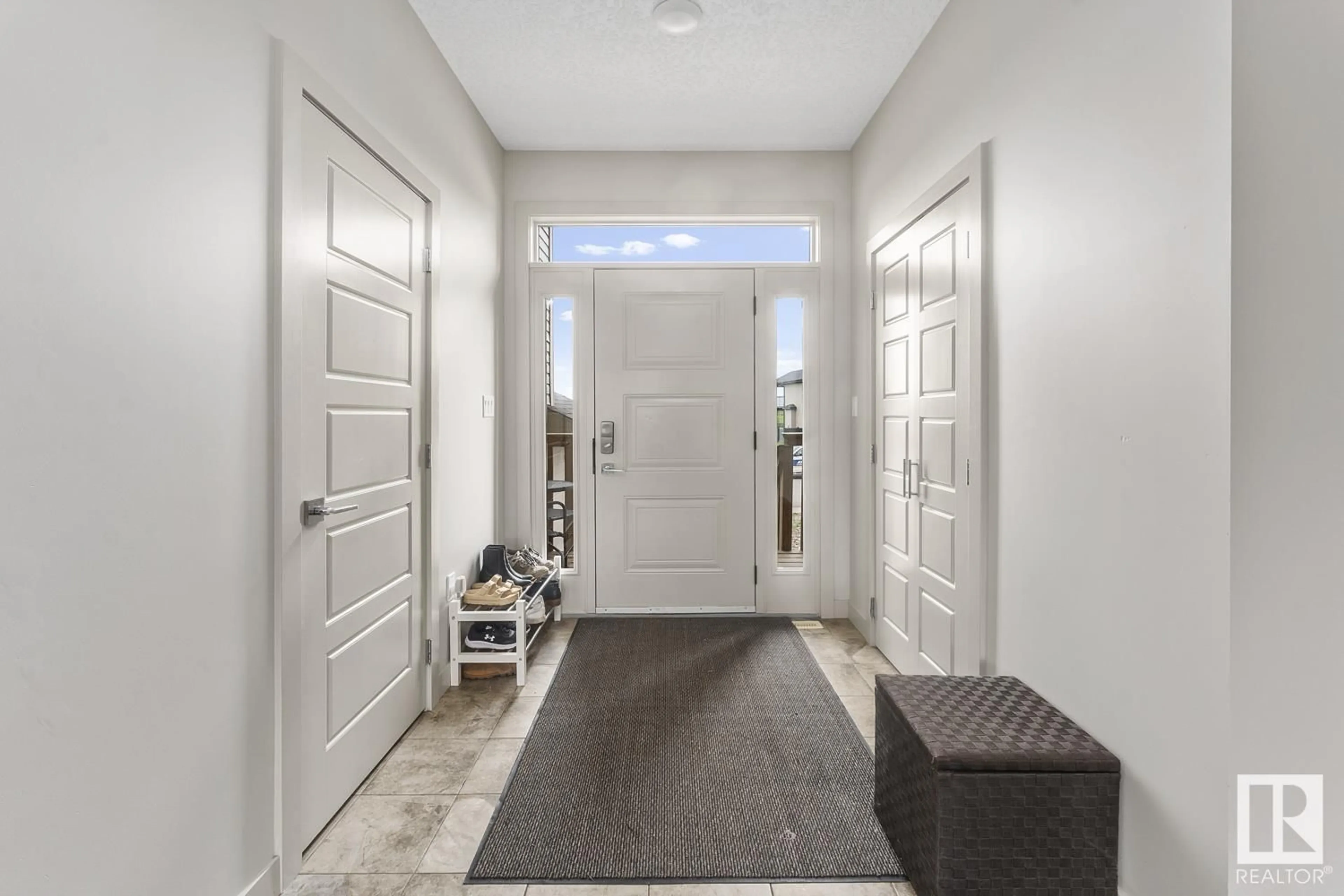 Indoor entryway for 3806 BEAU VISTA BV, Bonnyville Town Alberta T9N2P4