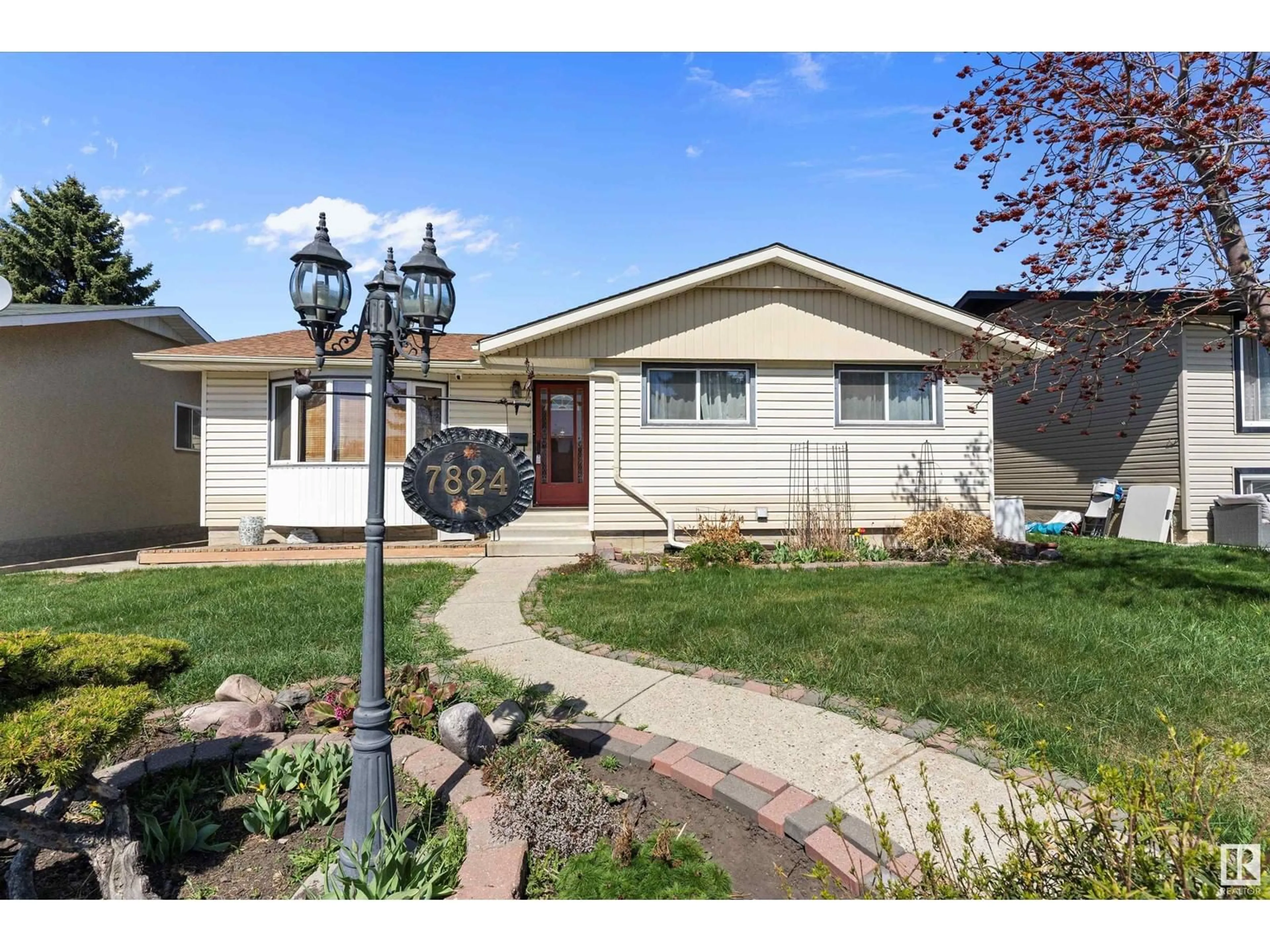 Home with vinyl exterior material, street for 7824 147 AV, Edmonton Alberta T5C2T4