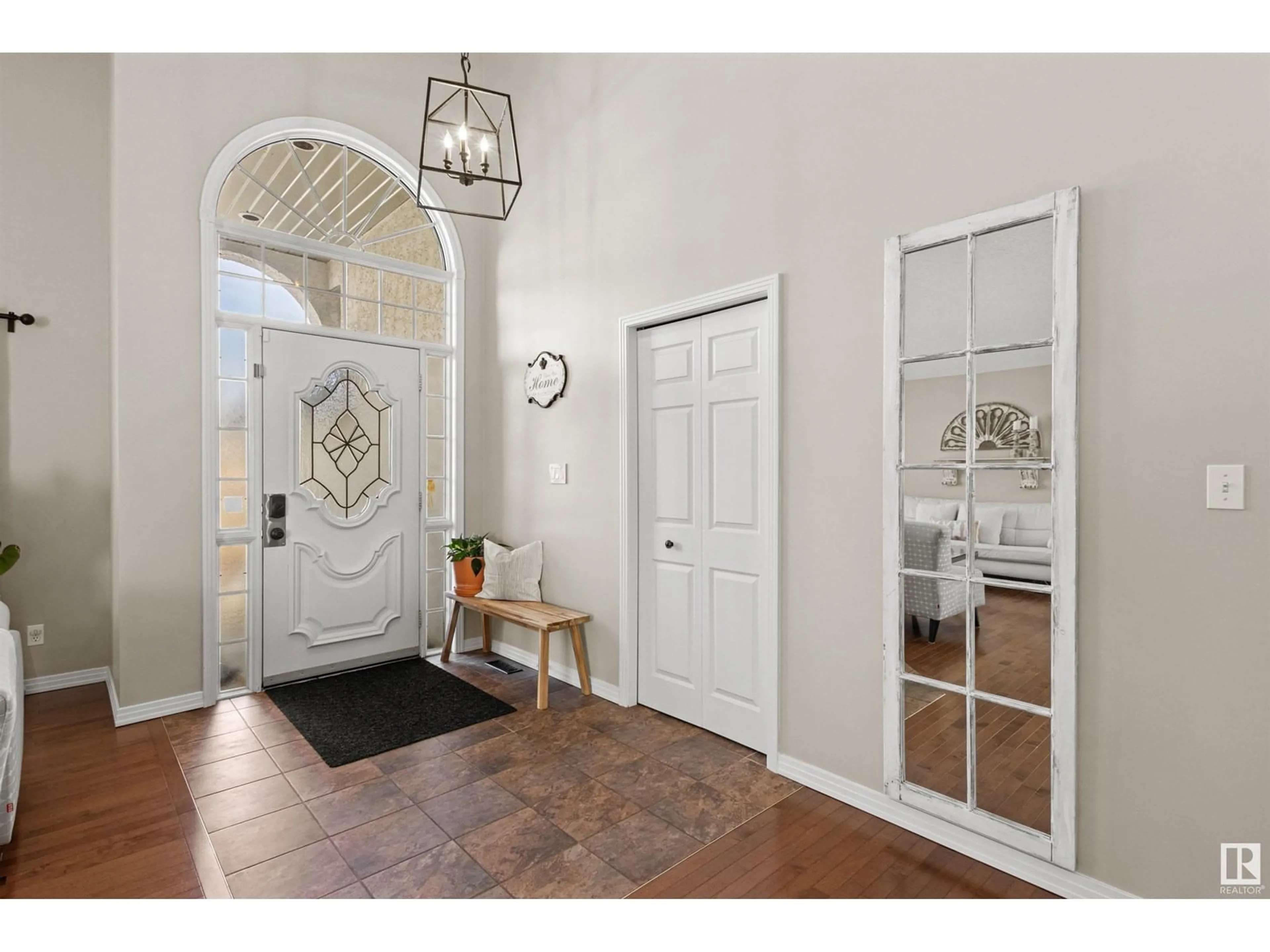 Indoor entryway for 11235 10A AV, Edmonton Alberta T6J6S3