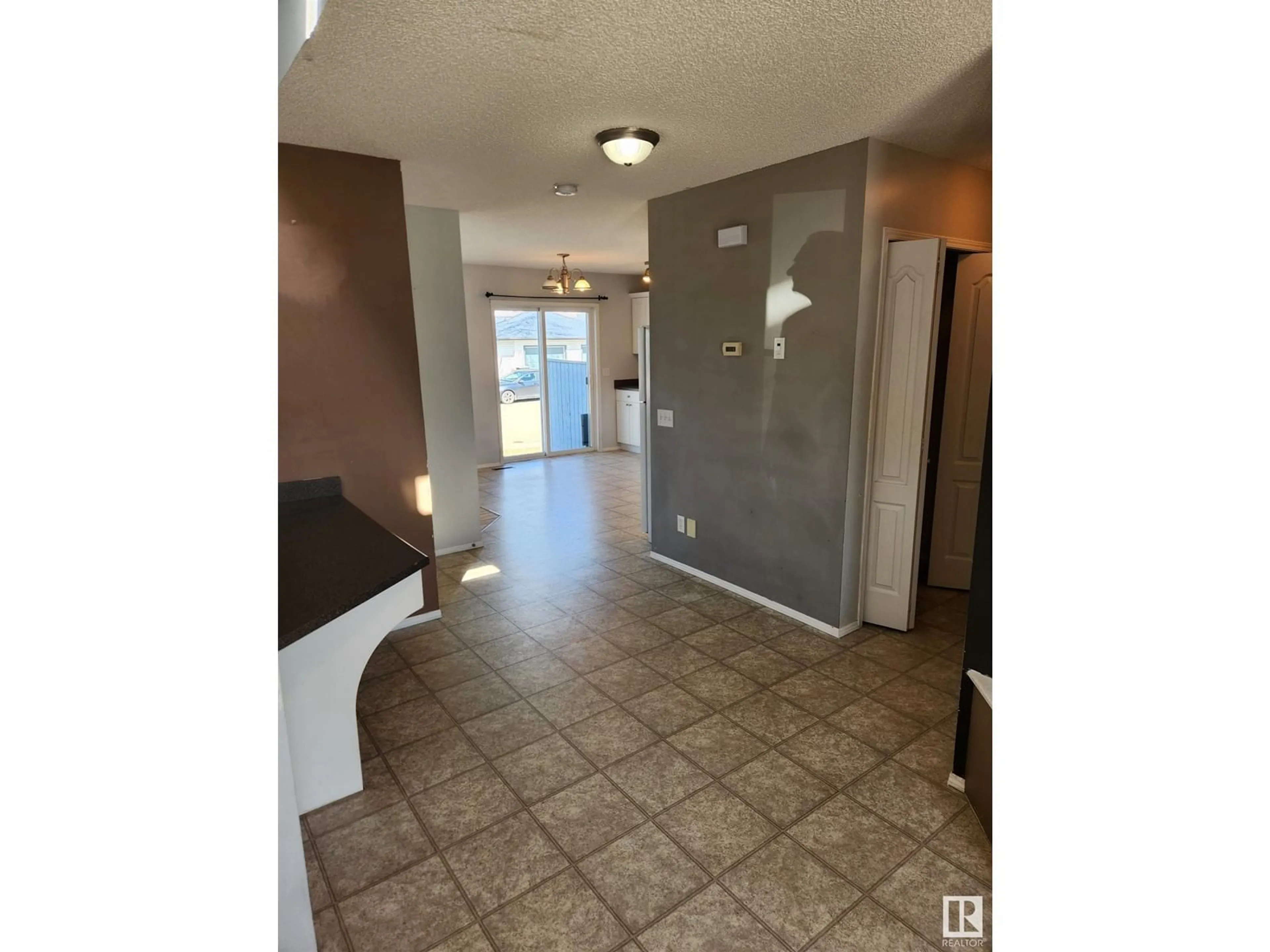 Indoor entryway for 3 - 32 GROVE MEADOW DR, Spruce Grove Alberta T7X4L9
