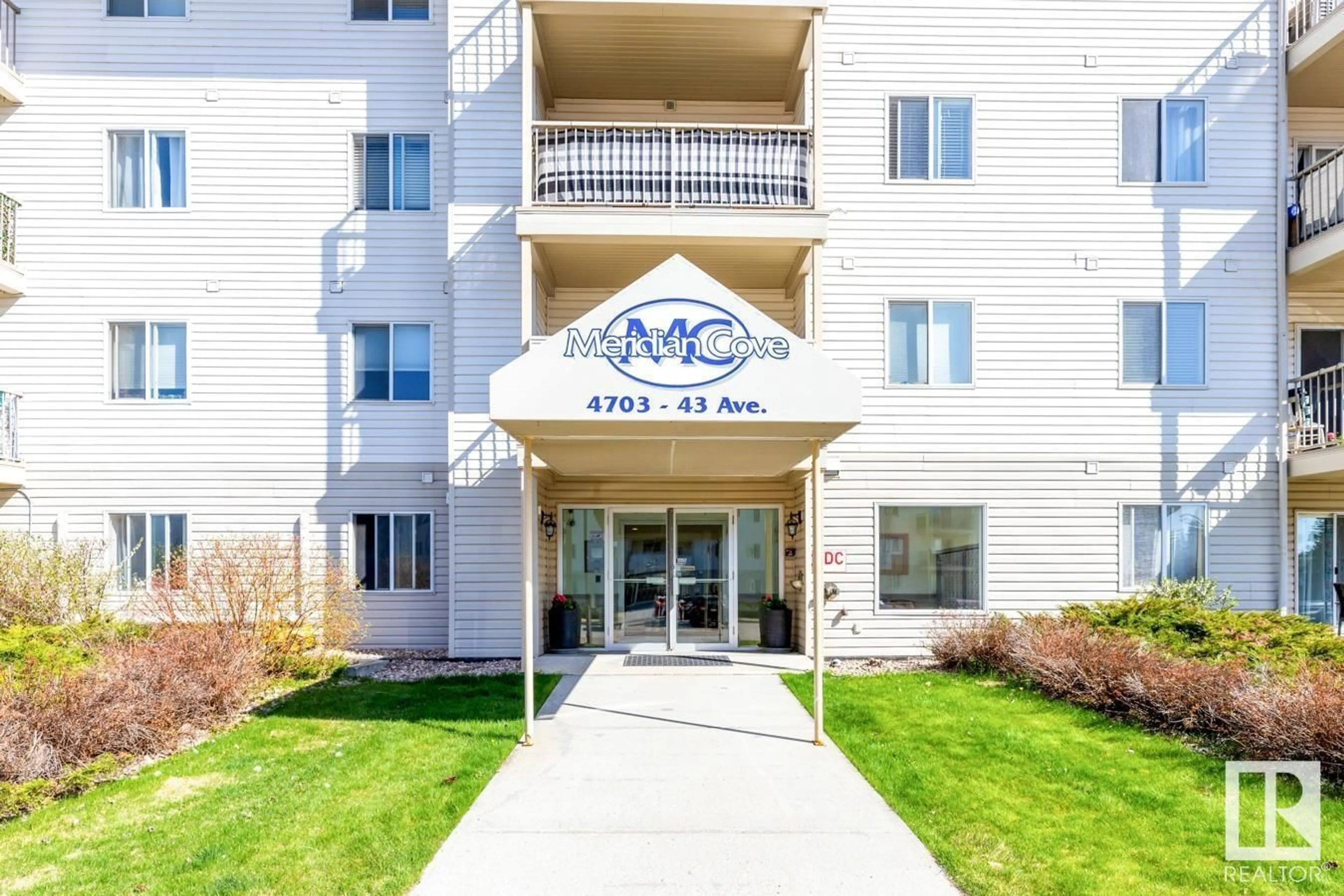 Indoor foyer for 307 - 4703 43 AV, Stony Plain Alberta T7Z2S7