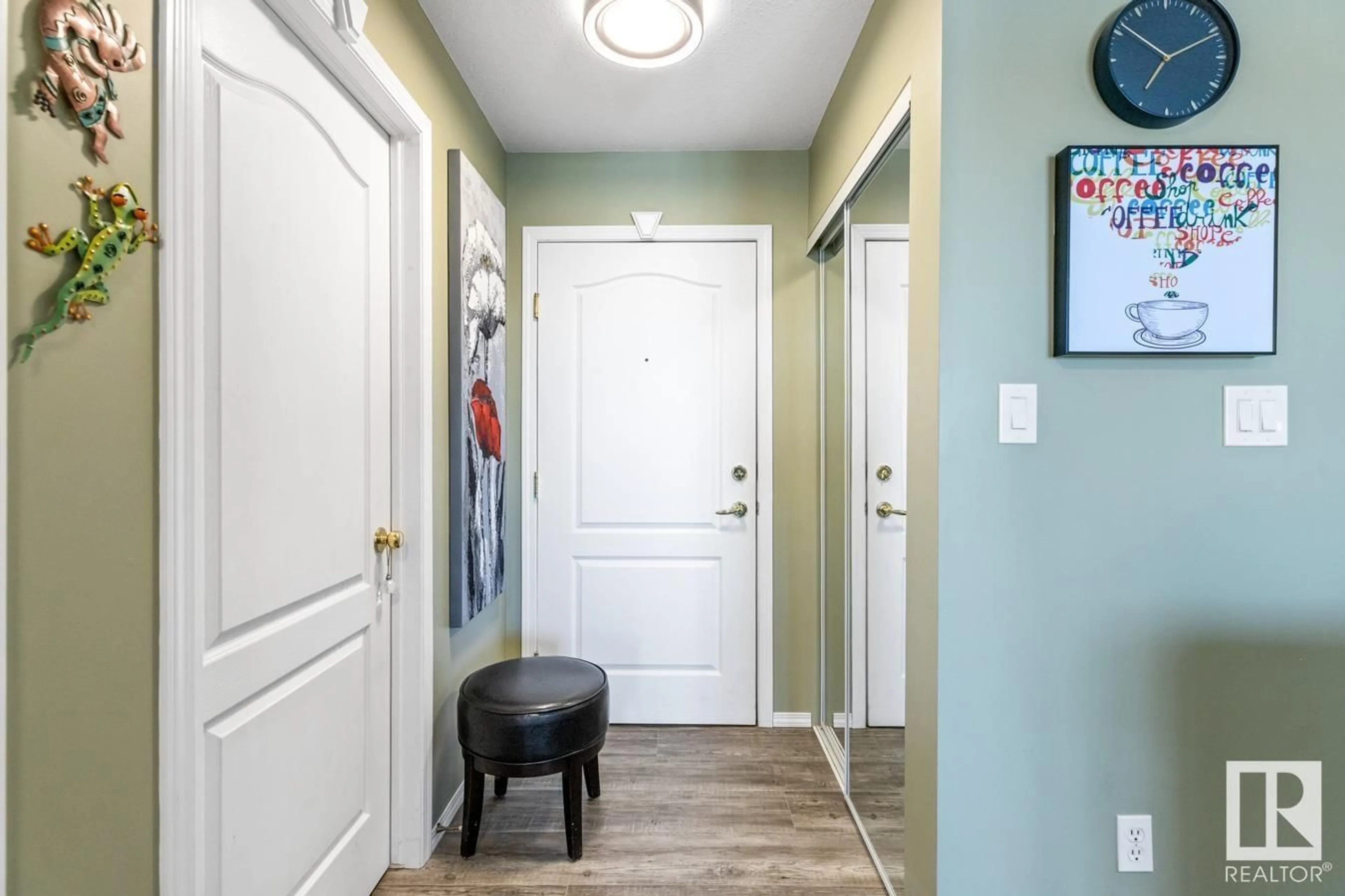 Indoor entryway for 307 - 4703 43 AV, Stony Plain Alberta T7Z2S7