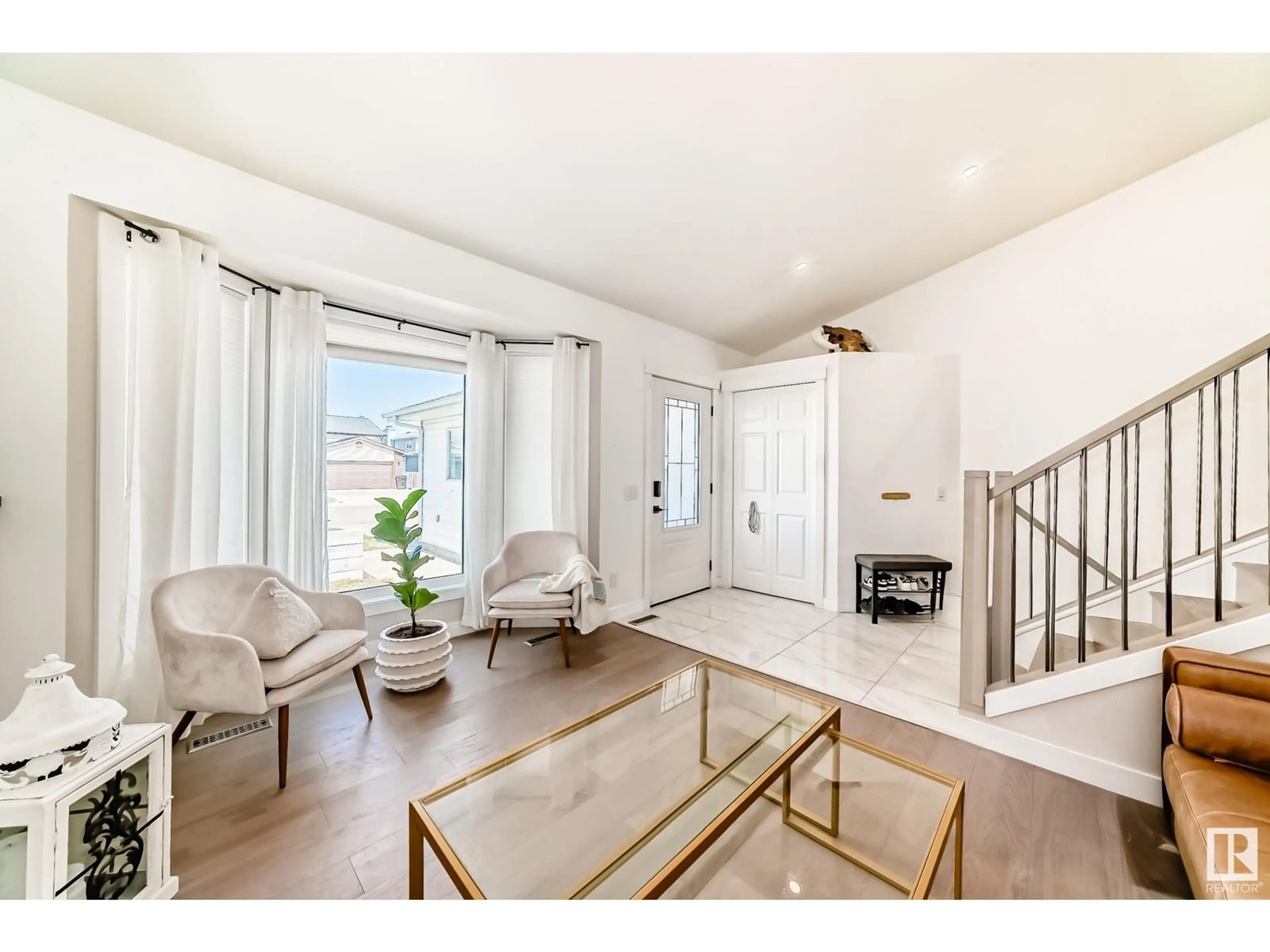 Indoor entryway for 7727 152B AV, Edmonton Alberta T5C3M3