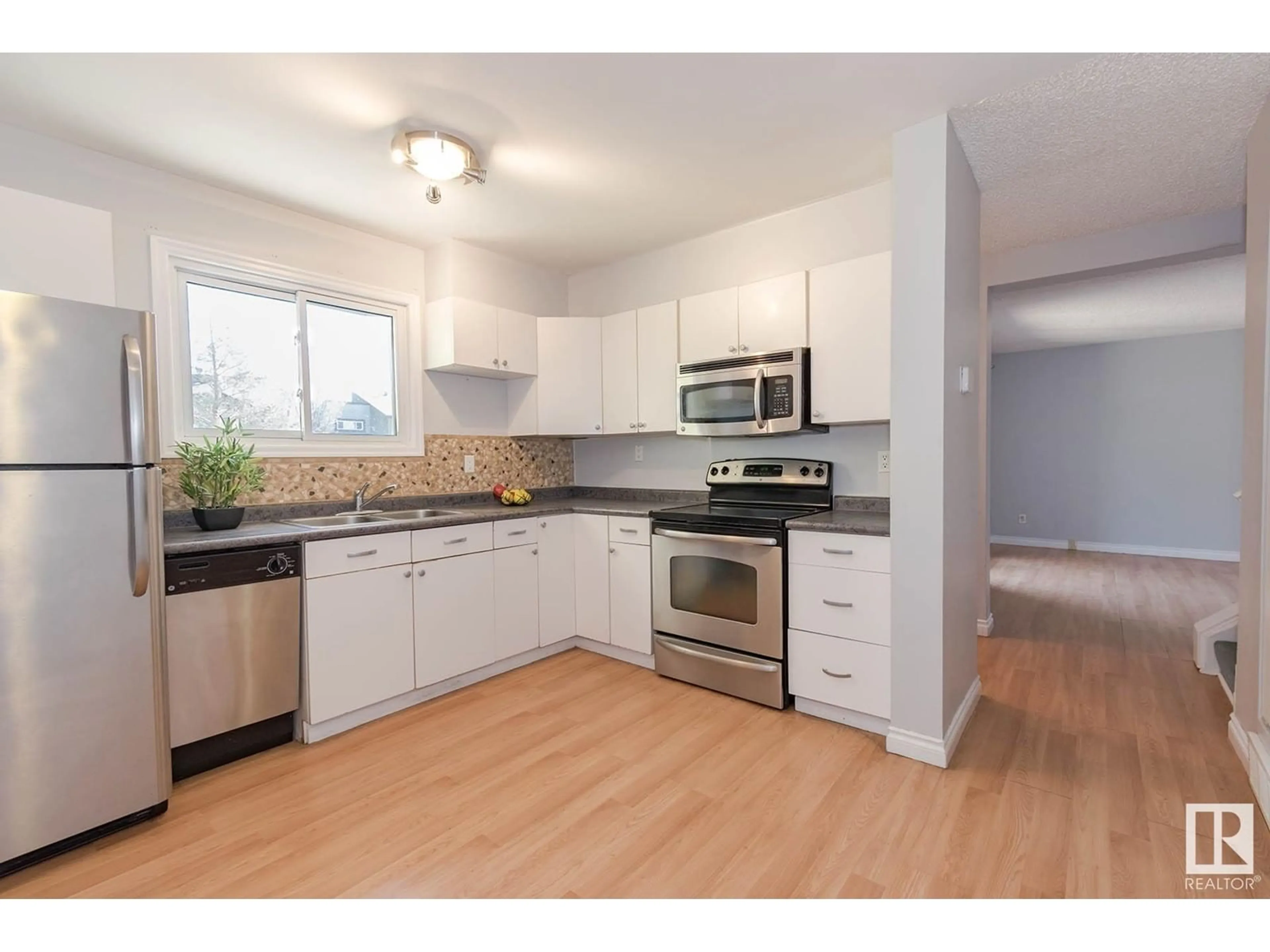 Unknown for 8041 27 AV, Edmonton Alberta T6K3Z1