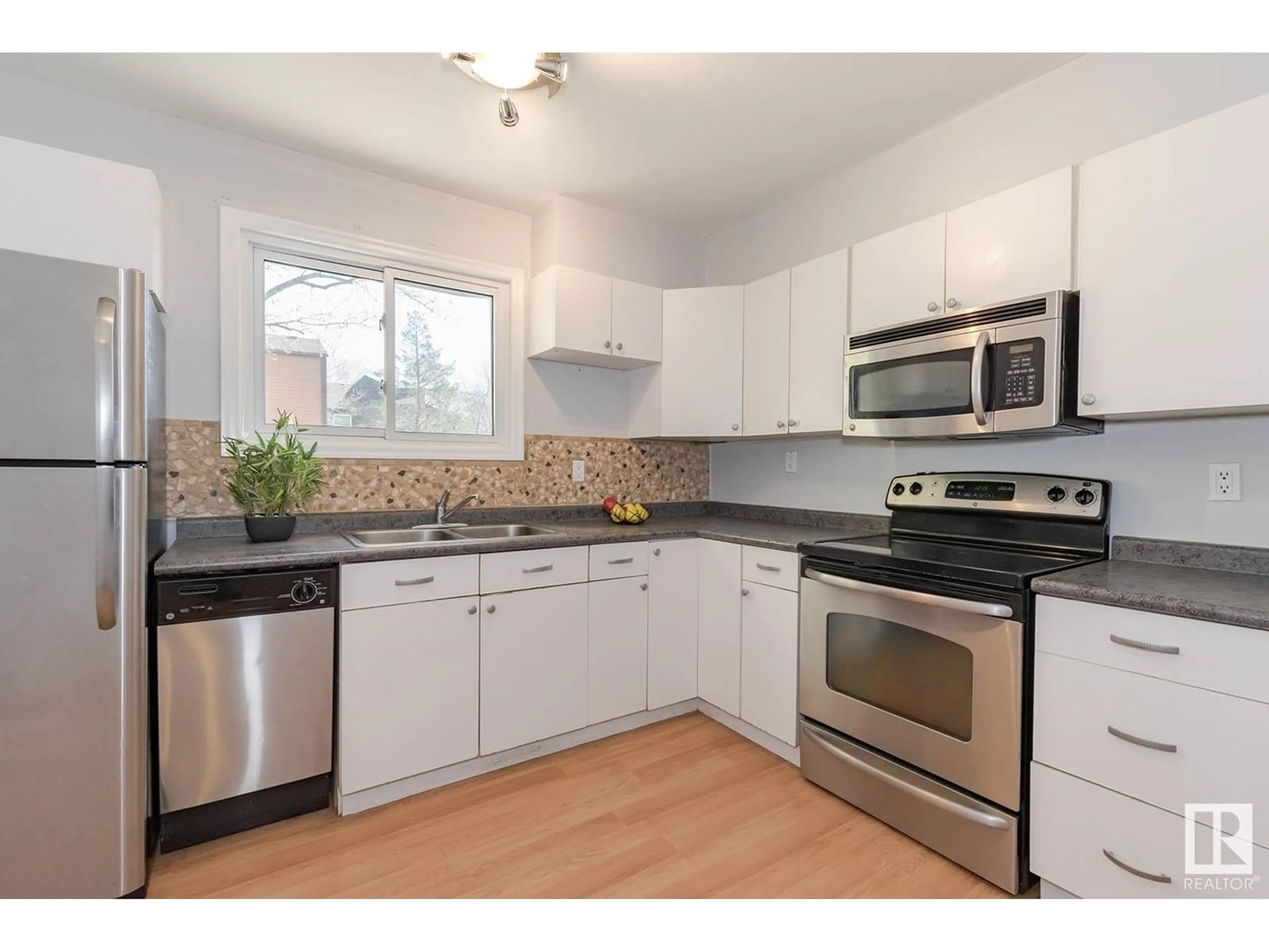 Unknown for 8041 27 AV, Edmonton Alberta T6K3Z1