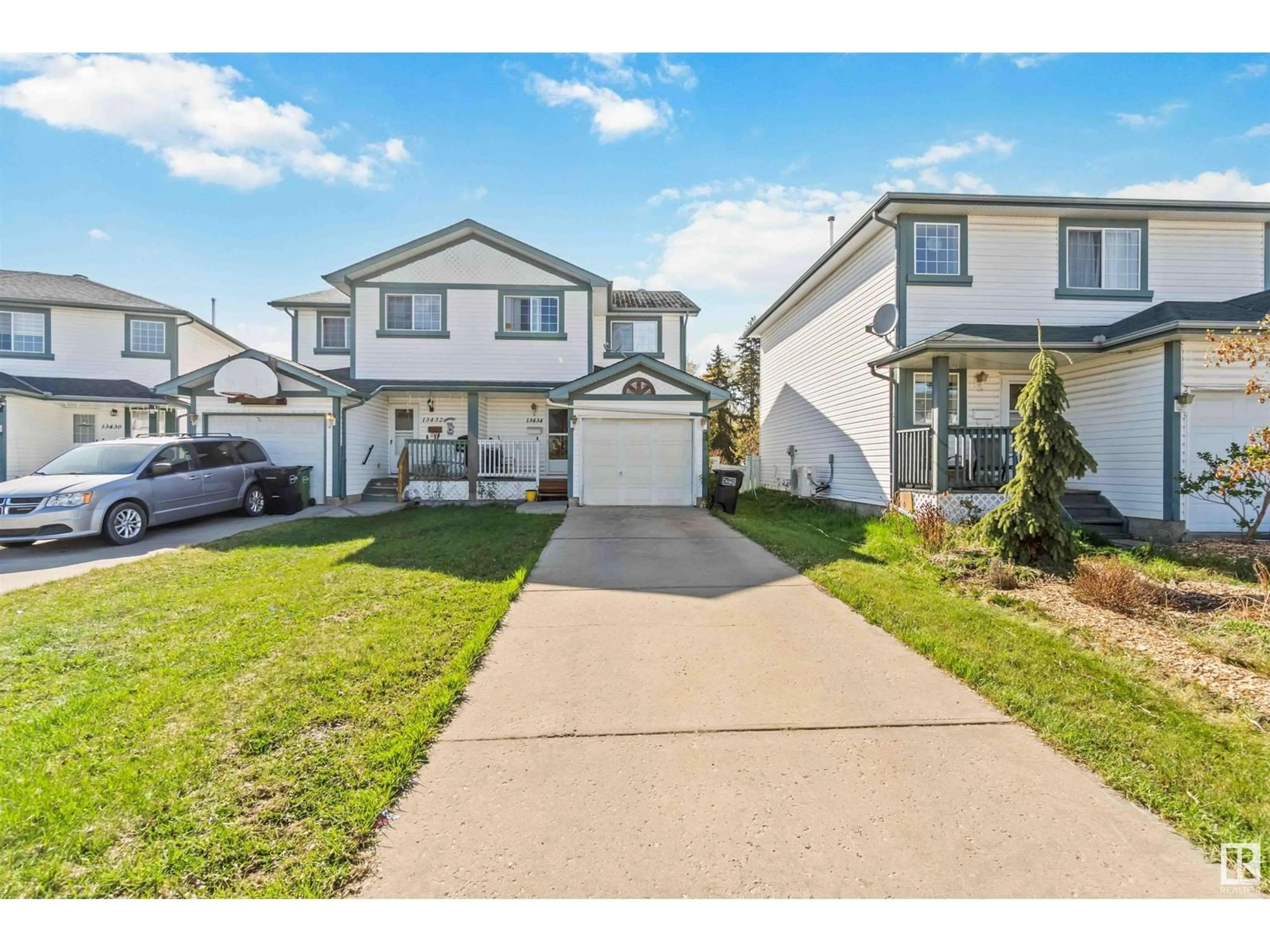A pic from outside/outdoor area/front of a property/back of a property/a pic from drone, street for NW - 13434 33 ST, Edmonton Alberta T5A5C1