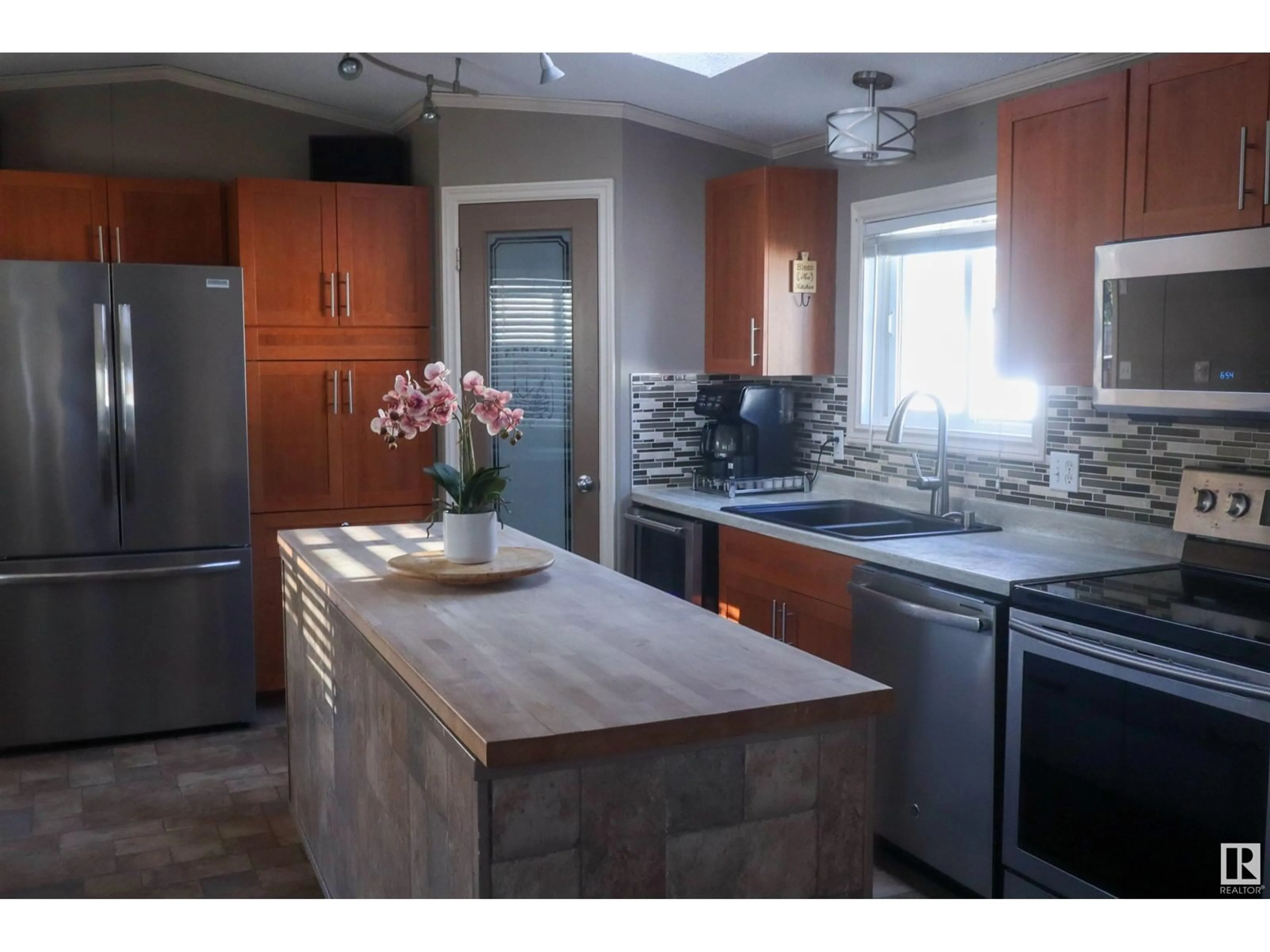 Open concept kitchen, unknown for 2934 LAKEWOOD RD, Edmonton Alberta T5S1T7