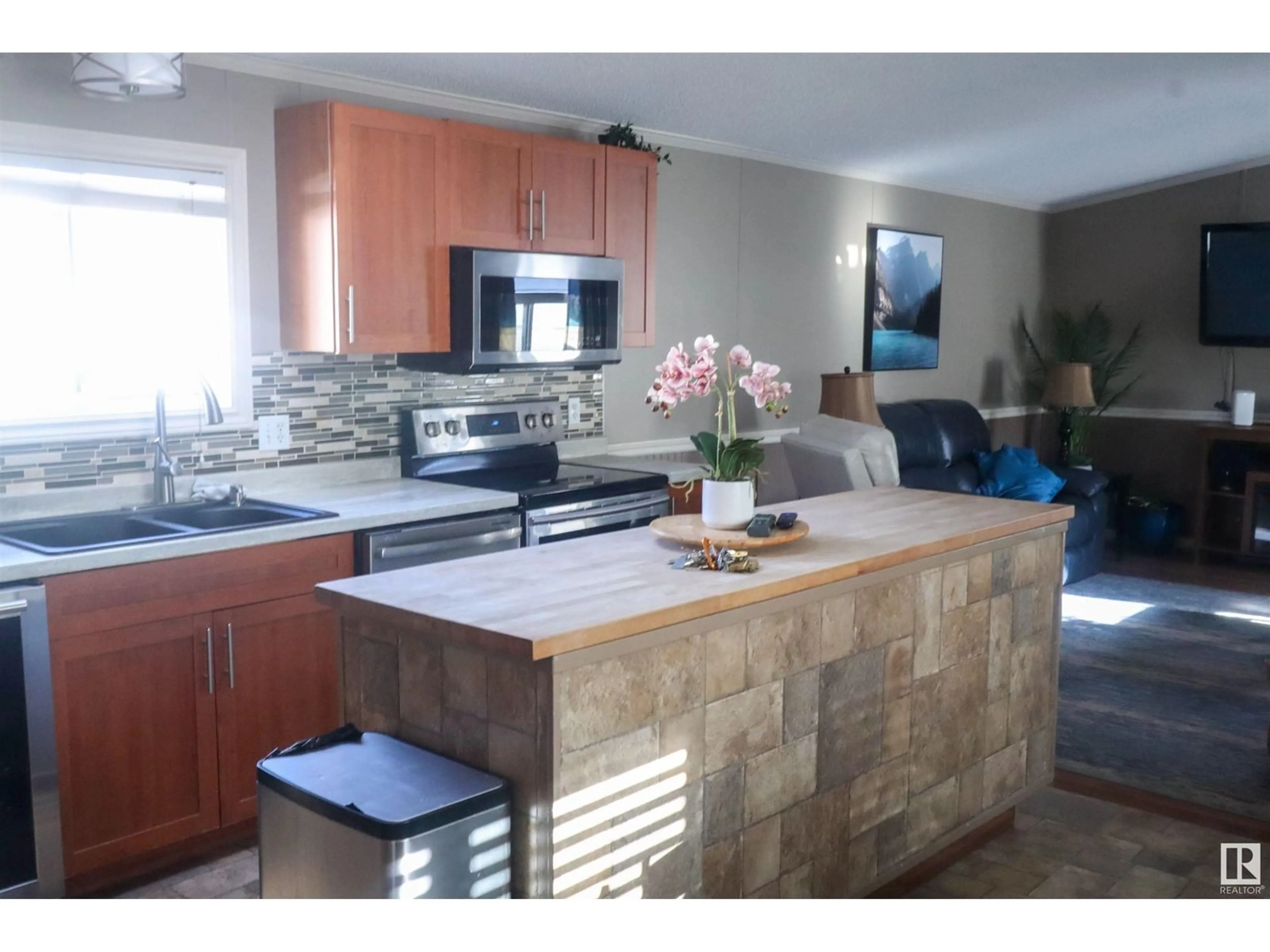 Open concept kitchen, unknown for 2934 LAKEWOOD RD, Edmonton Alberta T5S1T7