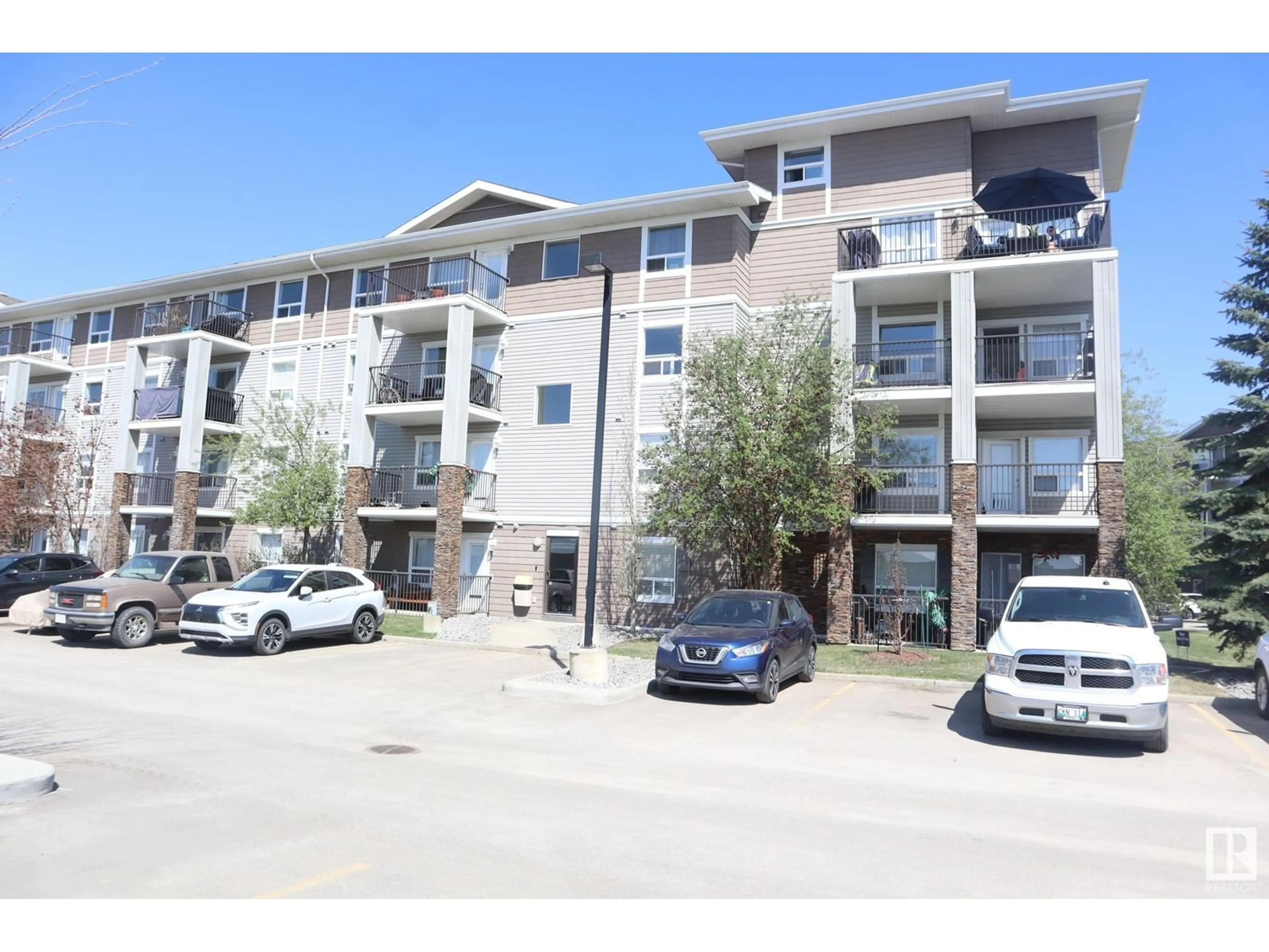 A pic from outside/outdoor area/front of a property/back of a property/a pic from drone, unknown for 1408 SIMPSON DR, Edmonton Alberta T6R0N2