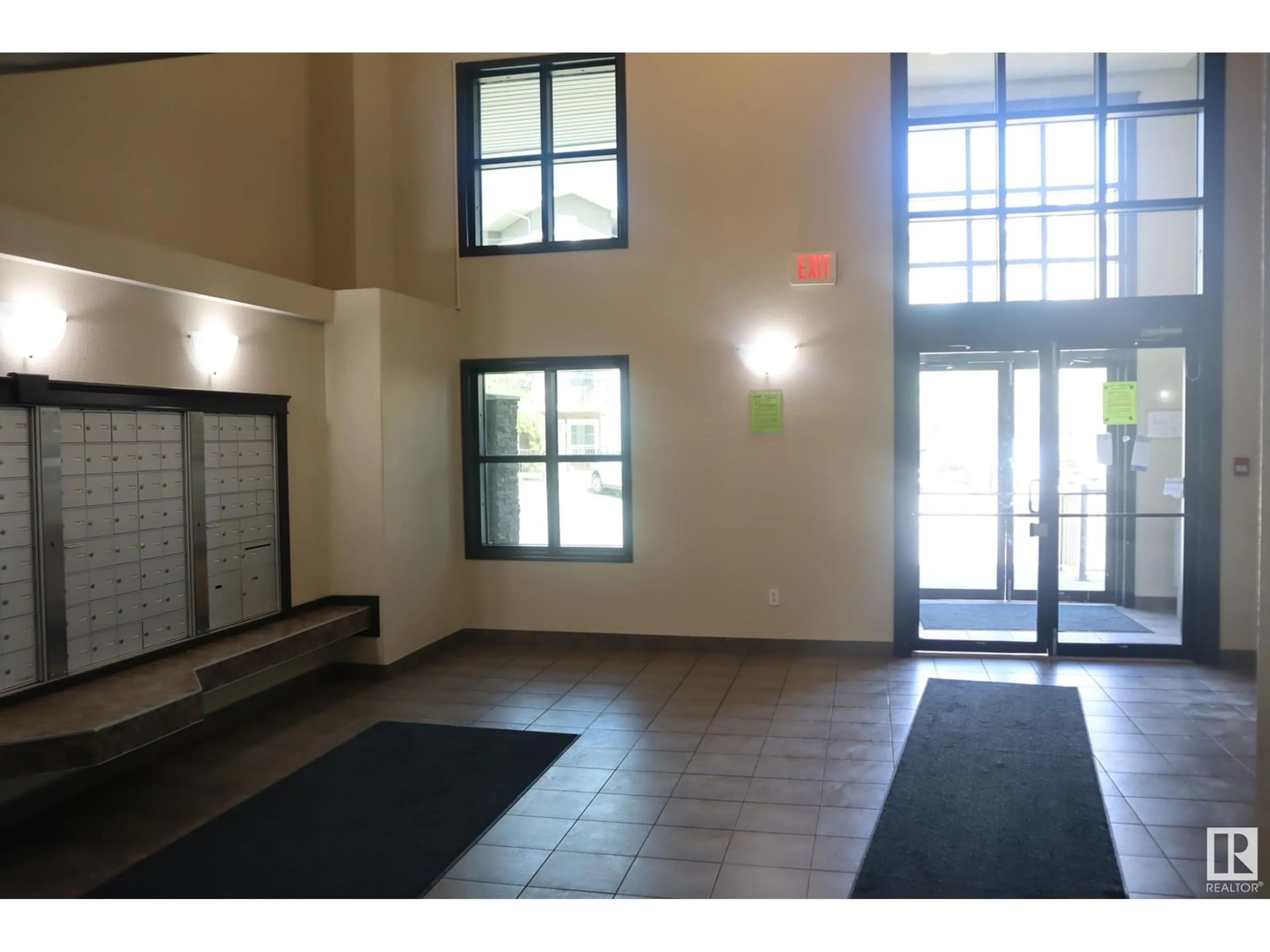 Indoor foyer for 1408 SIMPSON DR, Edmonton Alberta T6R0N2