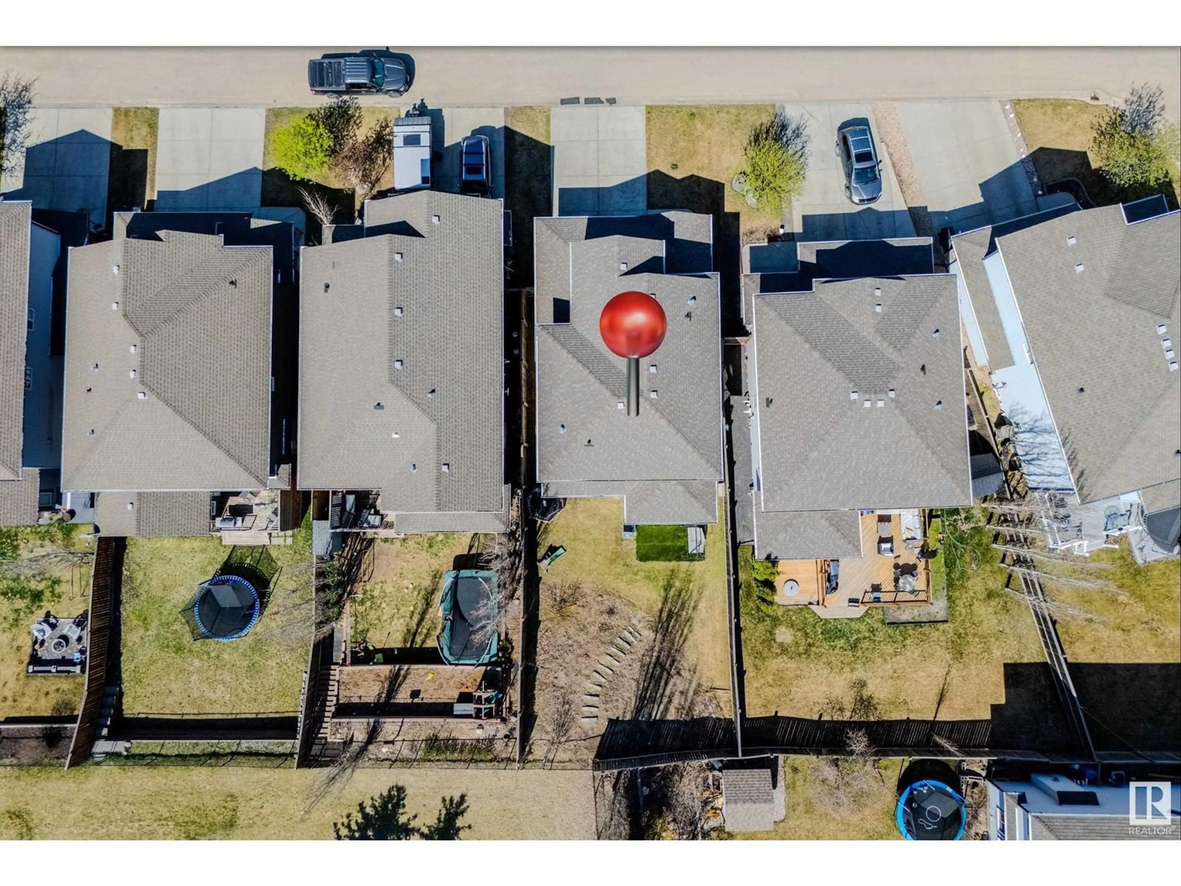 A pic from outside/outdoor area/front of a property/back of a property/a pic from drone, street for 55 VIVIAN WY, Spruce Grove Alberta T7X0H3